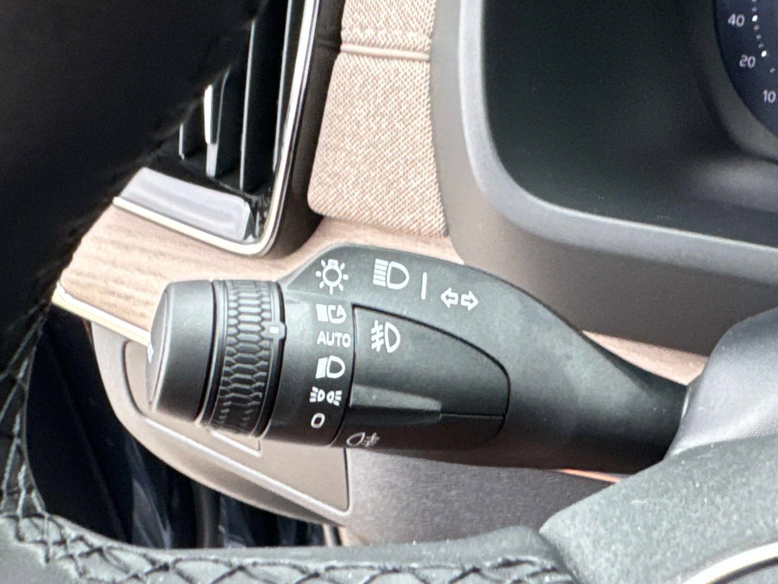 2026 Volvo XC90 Plus - Photo 31