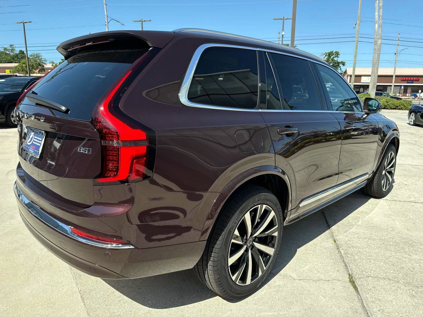 2025 Volvo XC90 B5 Core photo 4