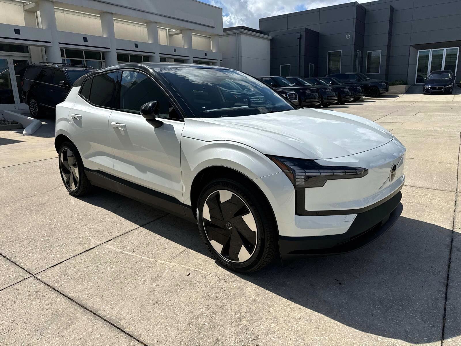 2025 Volvo EX30 Plus photo 2