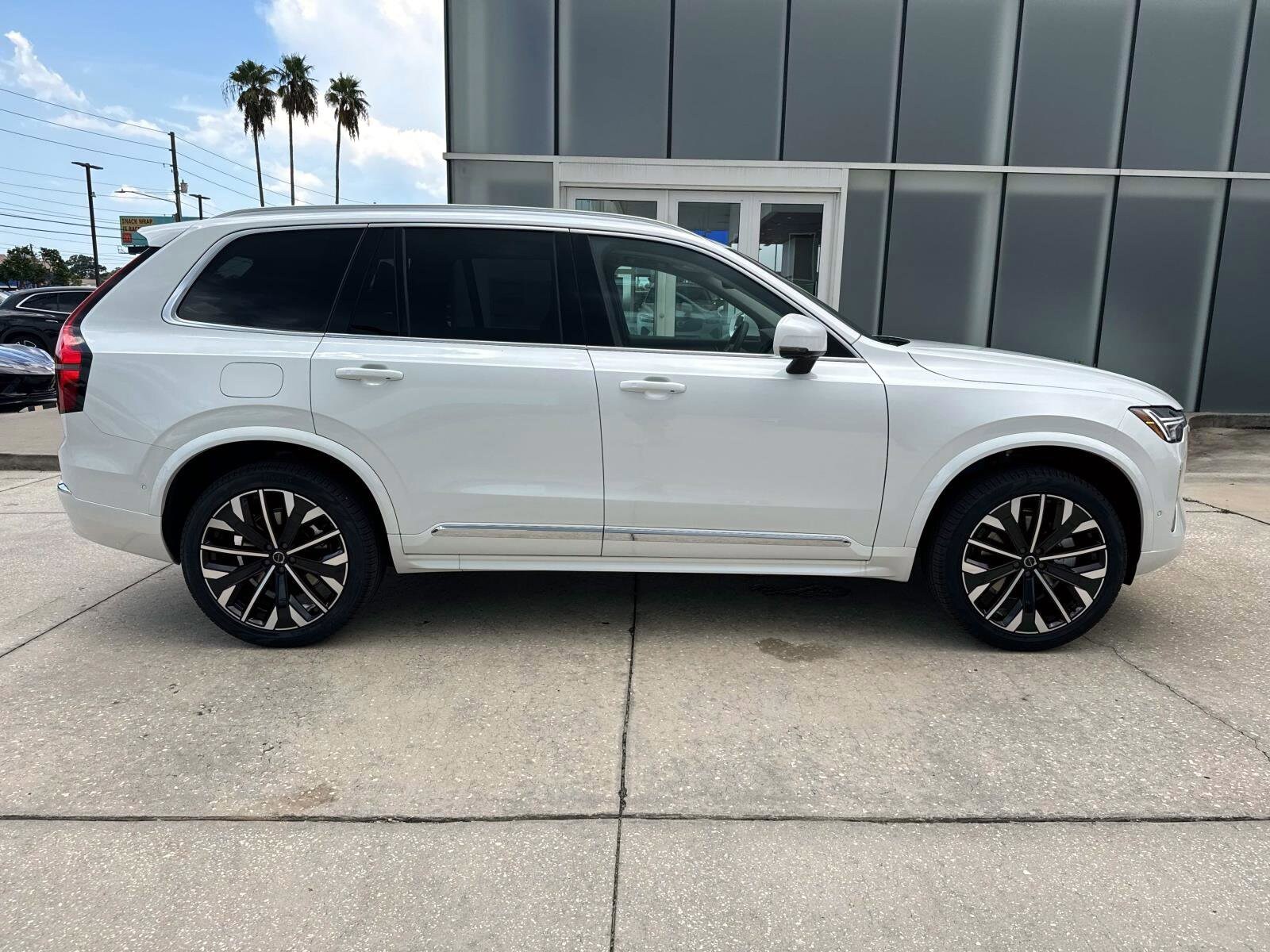 2026 Volvo XC90 B5 Plus photo 2
