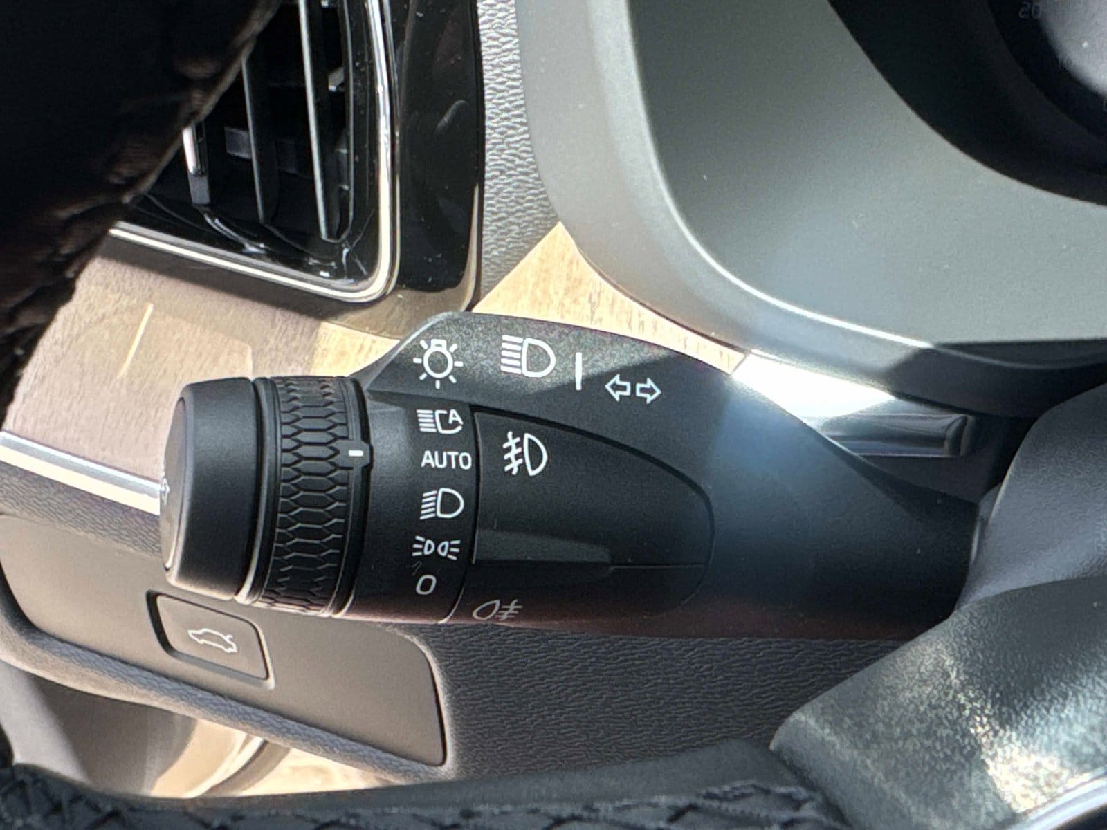 2026 Volvo XC60 Plus - Photo 33