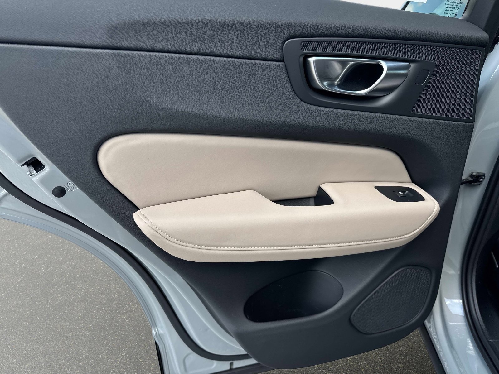 2026 Volvo XC60 Plus - Photo 11