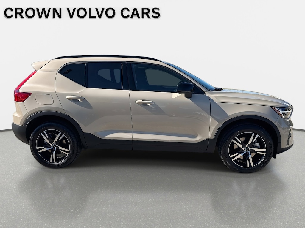 New 2026 Volvo XC40 B4 Core SUV