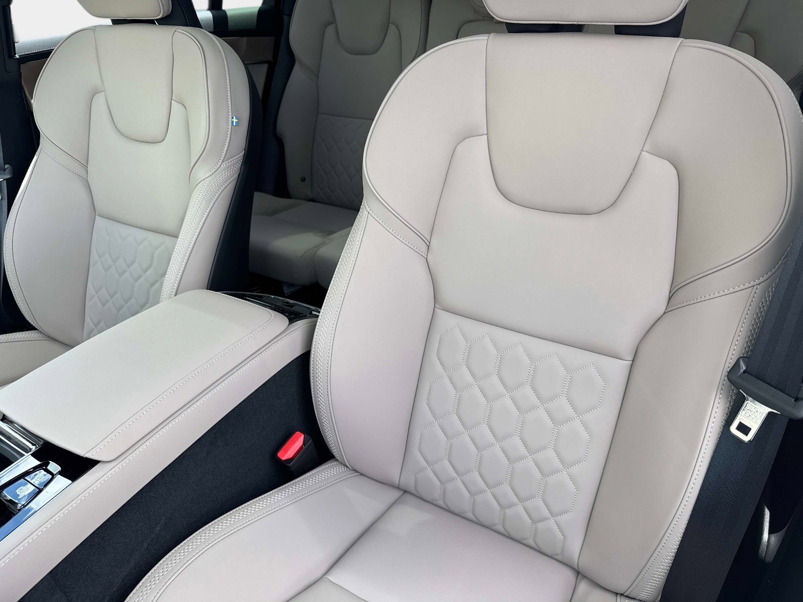 2026 Volvo XC90 Plus - Photo 19