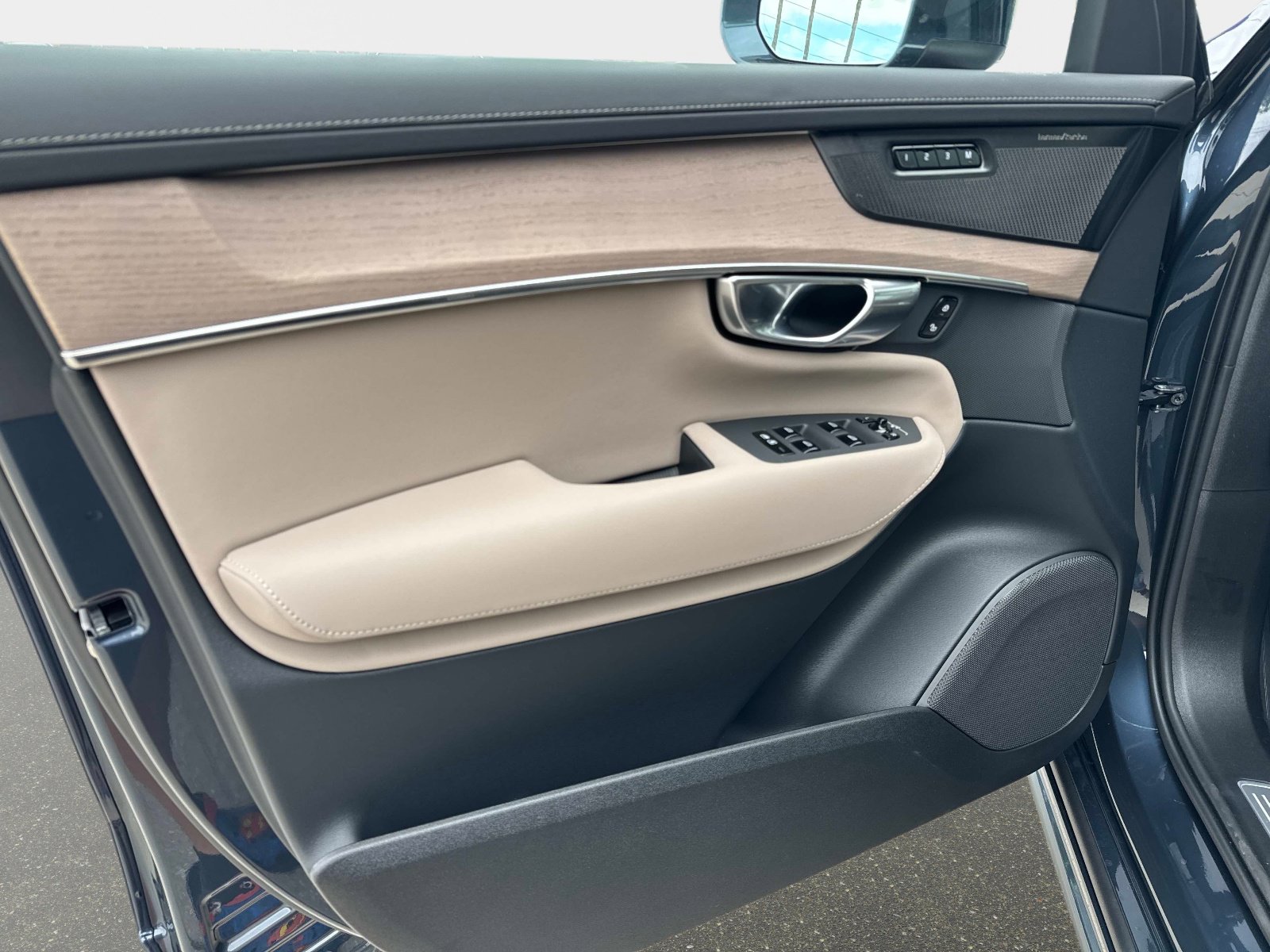 2026 Volvo XC90 Plus - Photo 13