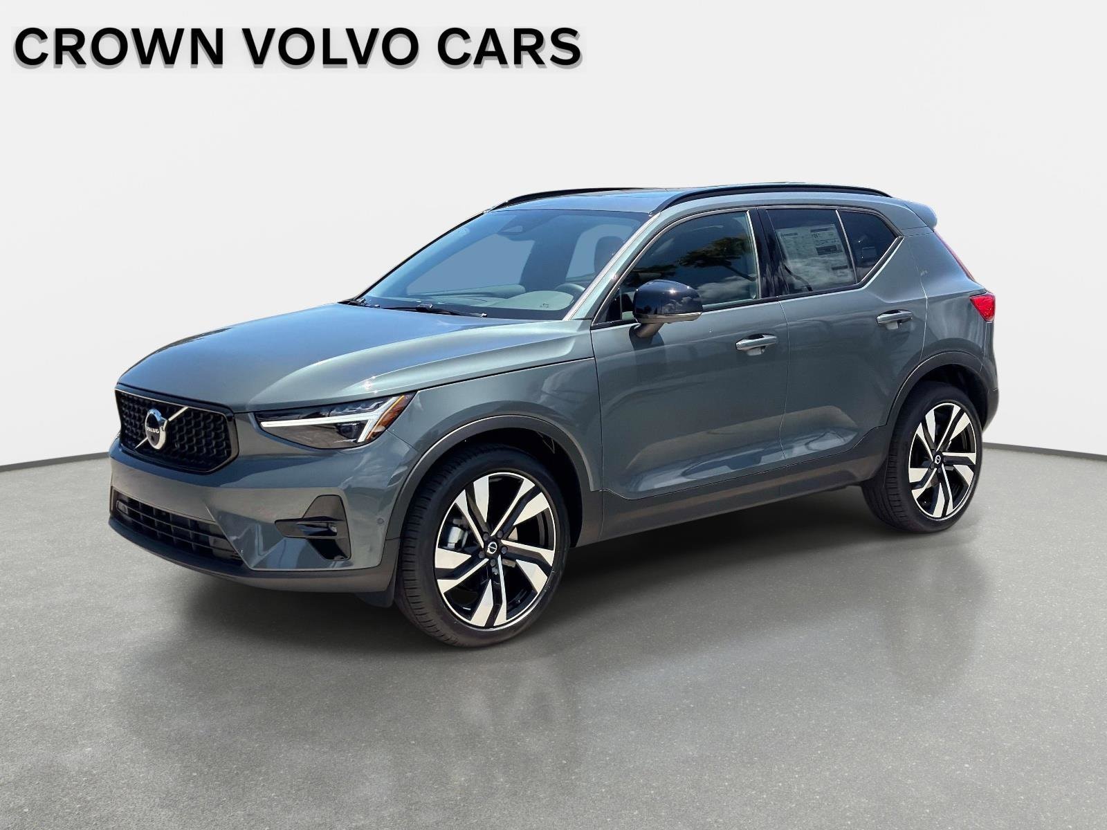 2026 Volvo XC40 B5 Plus Dark AWD's photo