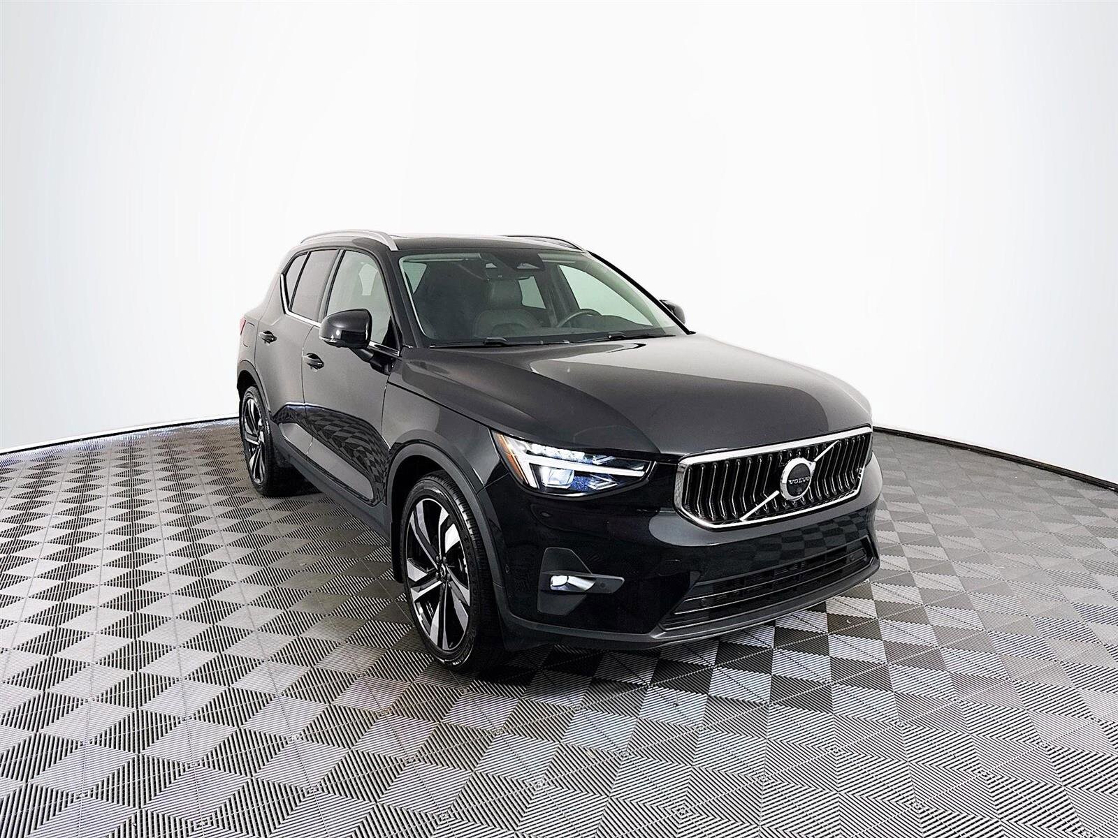 2023 Volvo XC40 AWD Ultimate photo 3