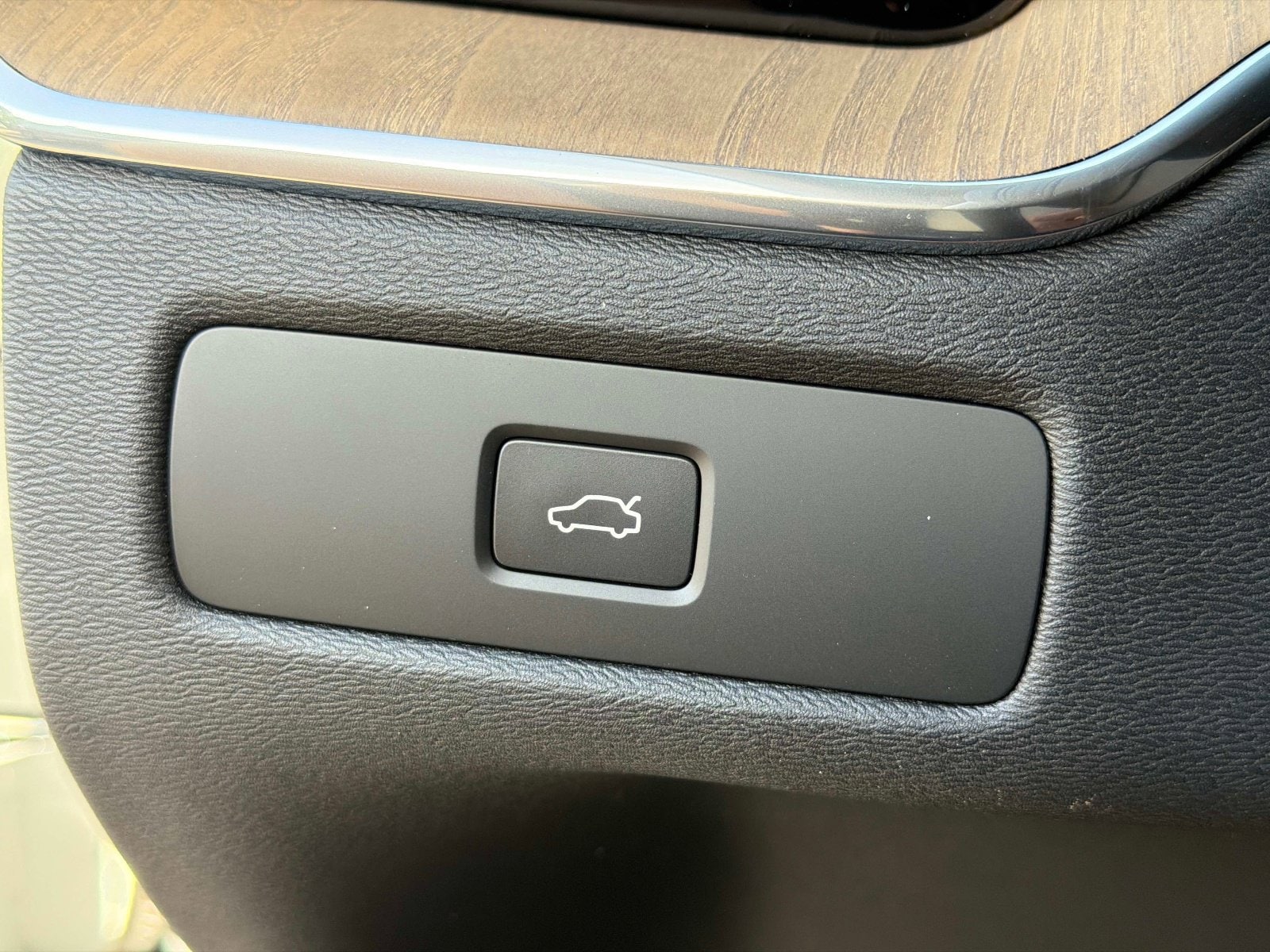 2026 Volvo XC60 Plus - Photo 31