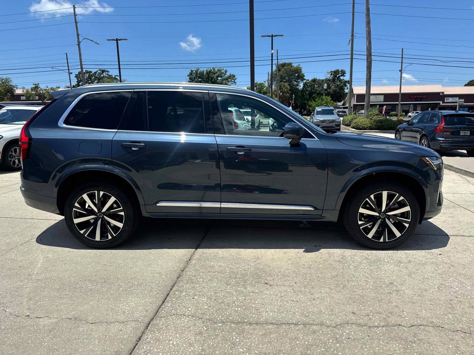 2026 Volvo XC90 B5 Core photo 2