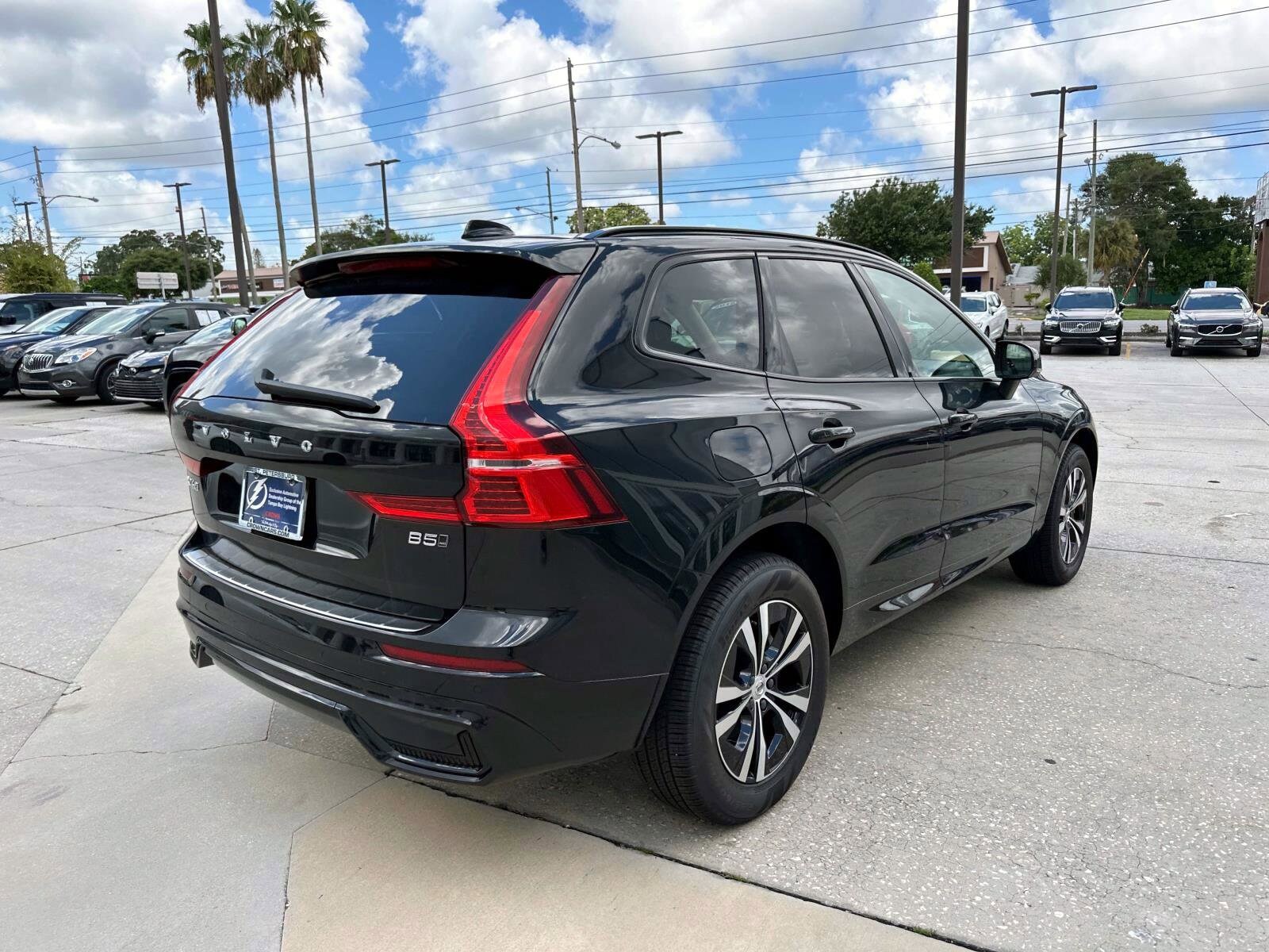 2025 Volvo XC60 B5 Core photo 3