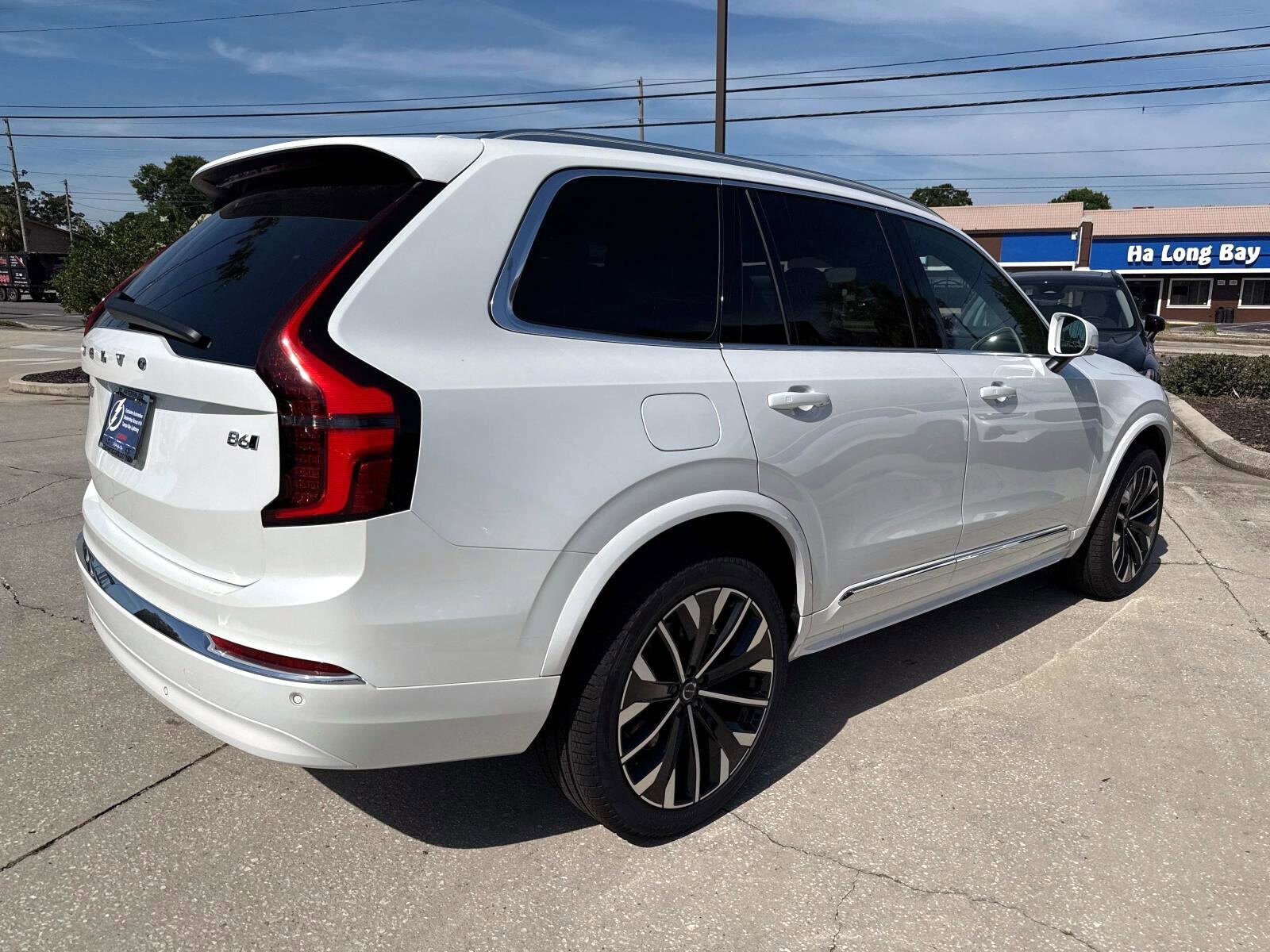 2025 Volvo XC90 Core photo 4