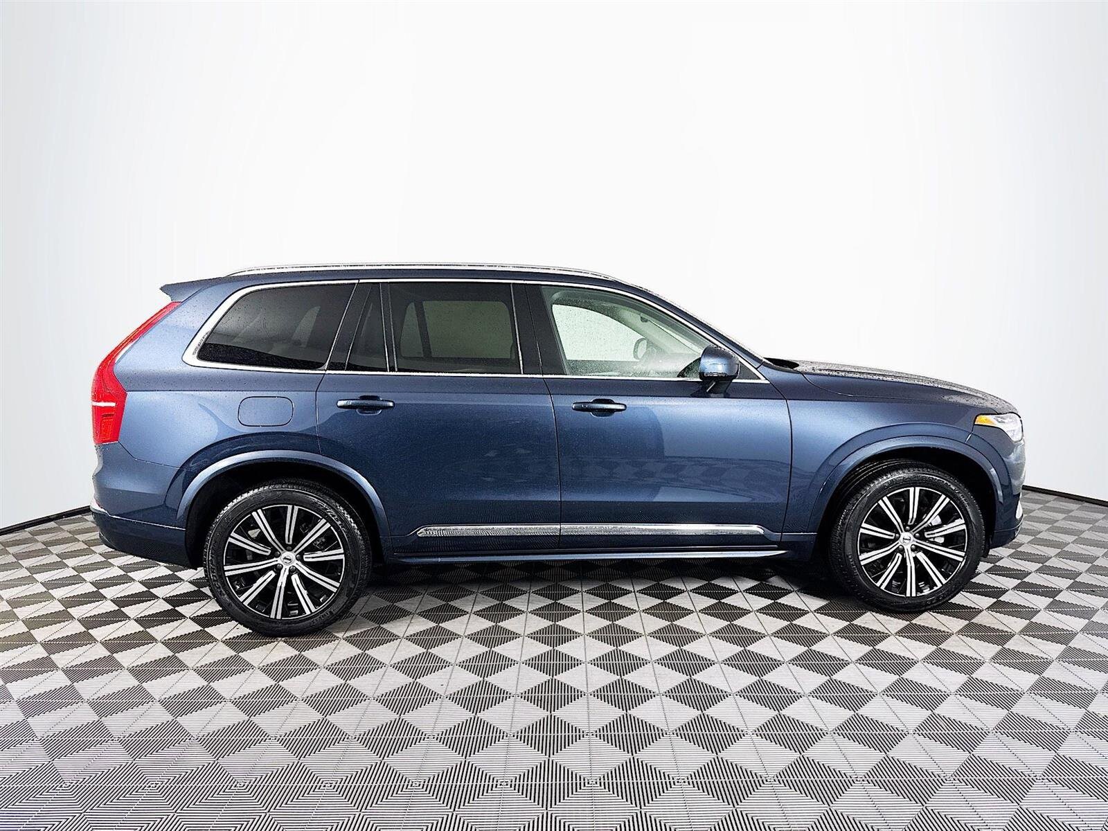 2024 Volvo XC90 B5 Core photo 2