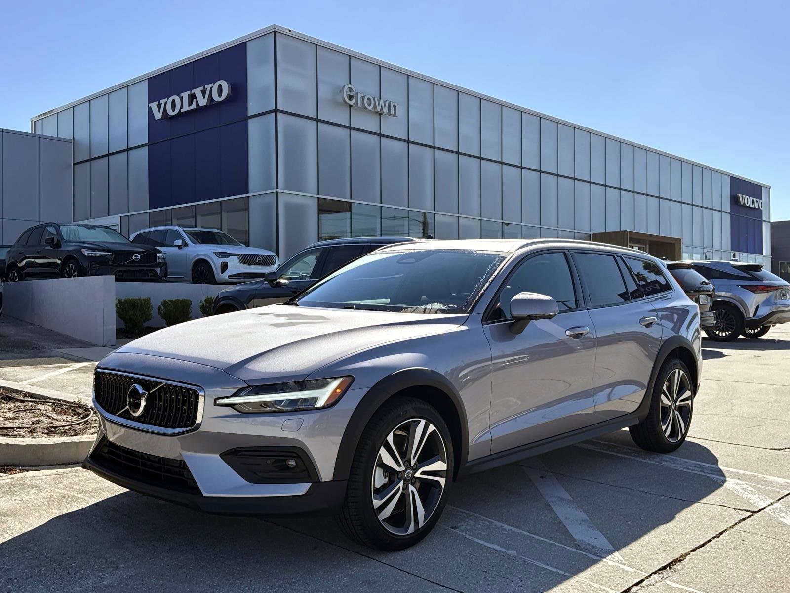 2026 Volvo V60 Cross Country Plus's photo