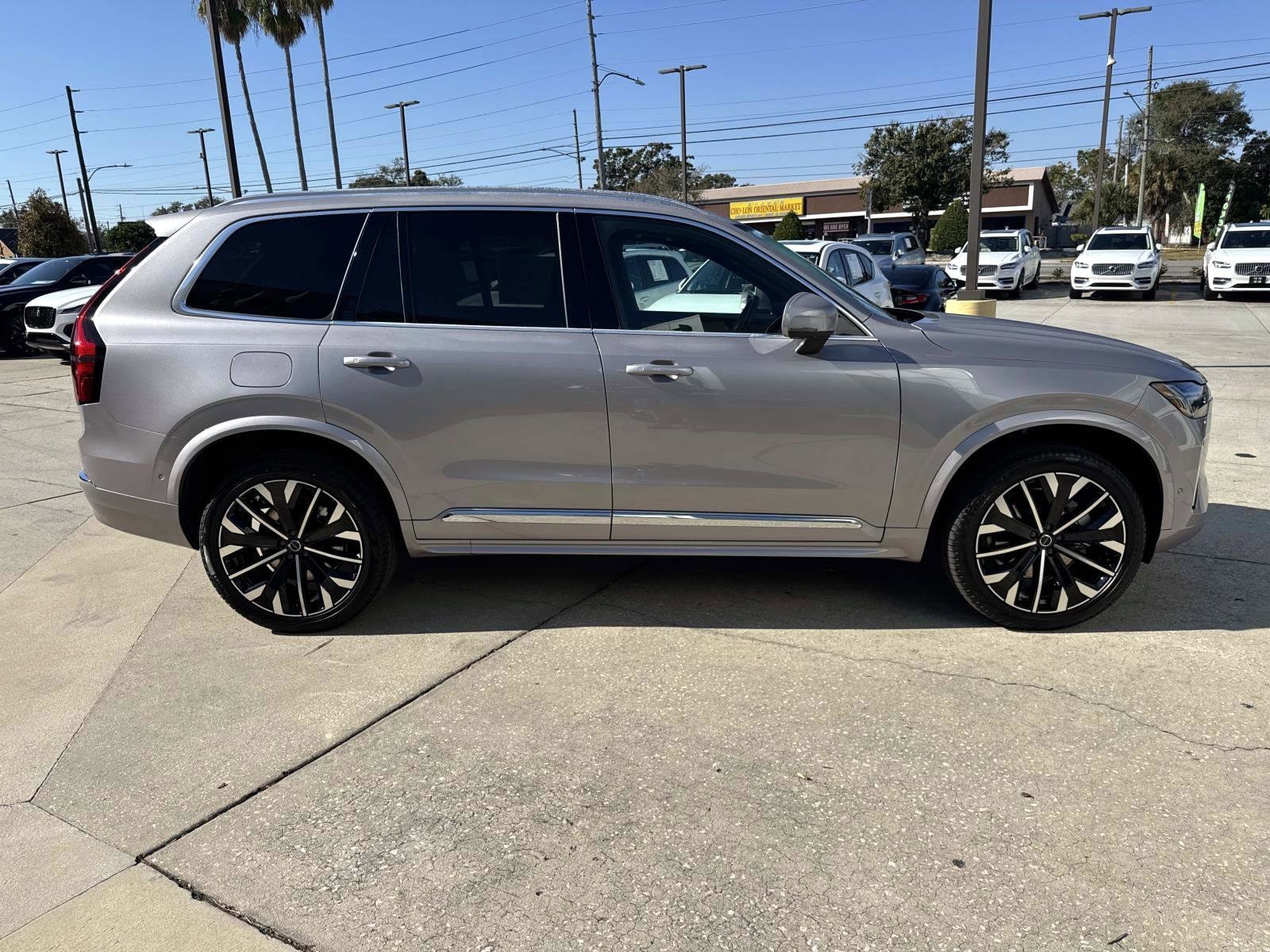 2026 Volvo XC90 Plus photo 4