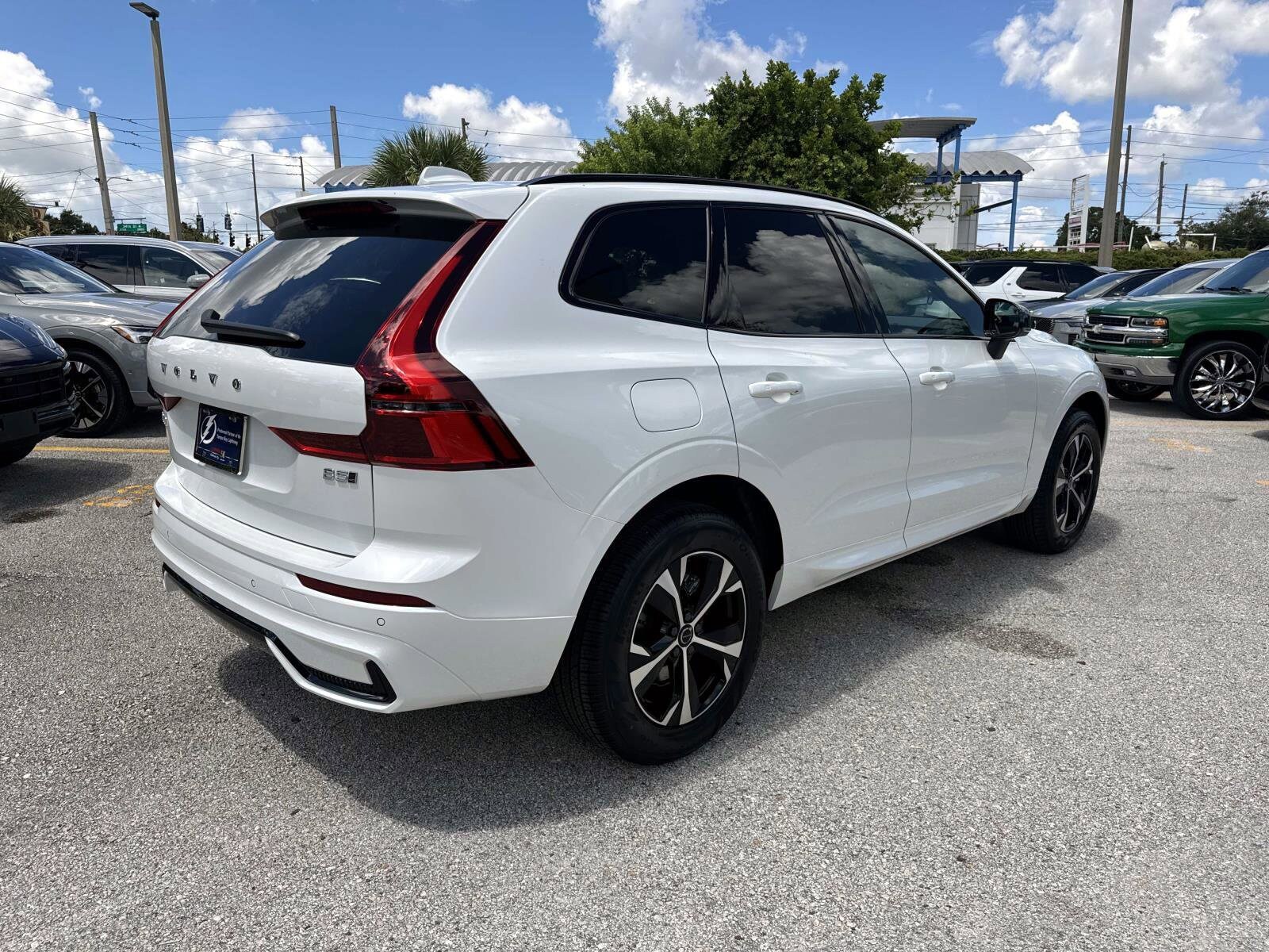2026 Volvo XC60 B5 Core photo 3