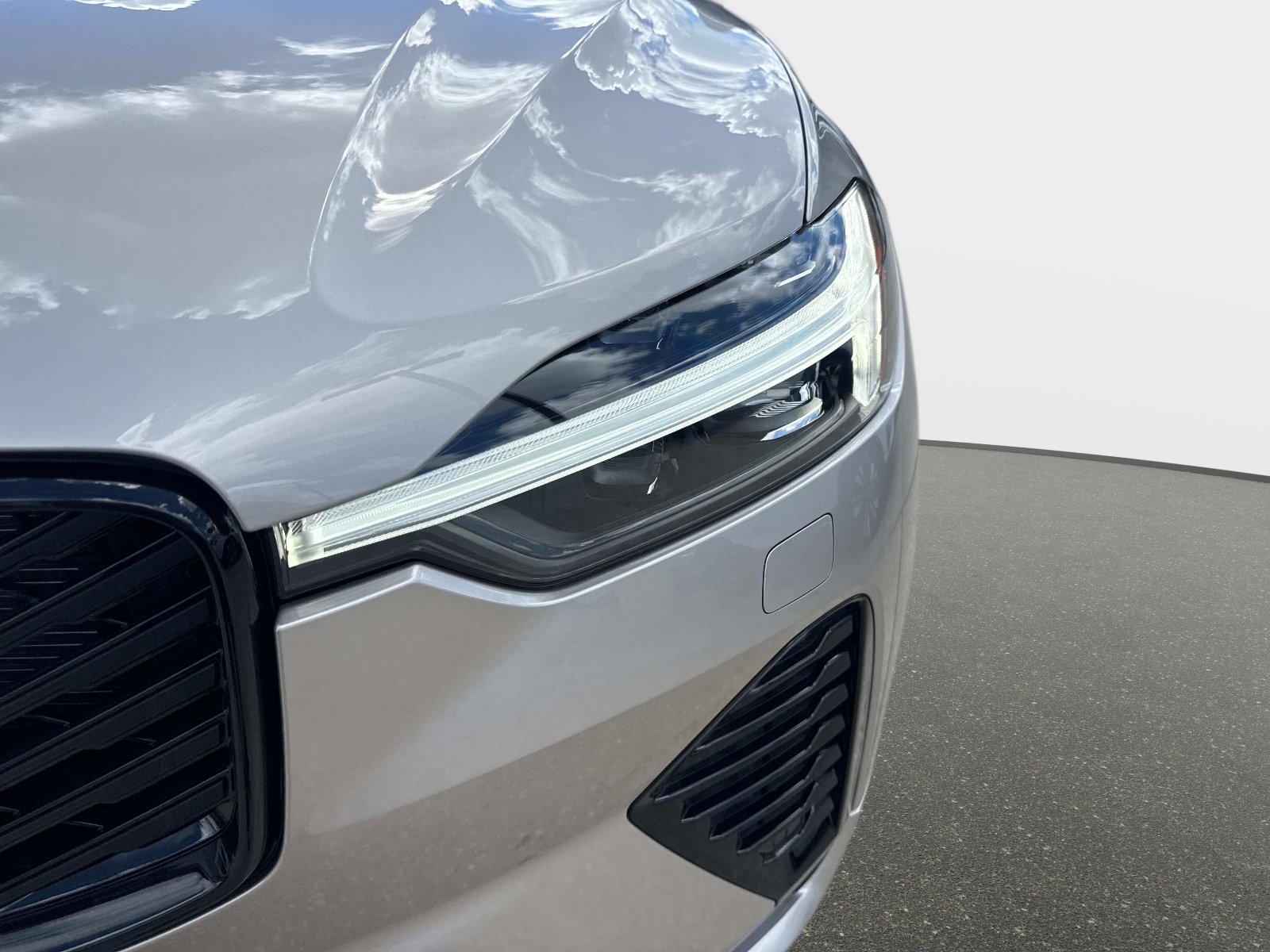 2026 Volvo XC60 Plus - Photo 9