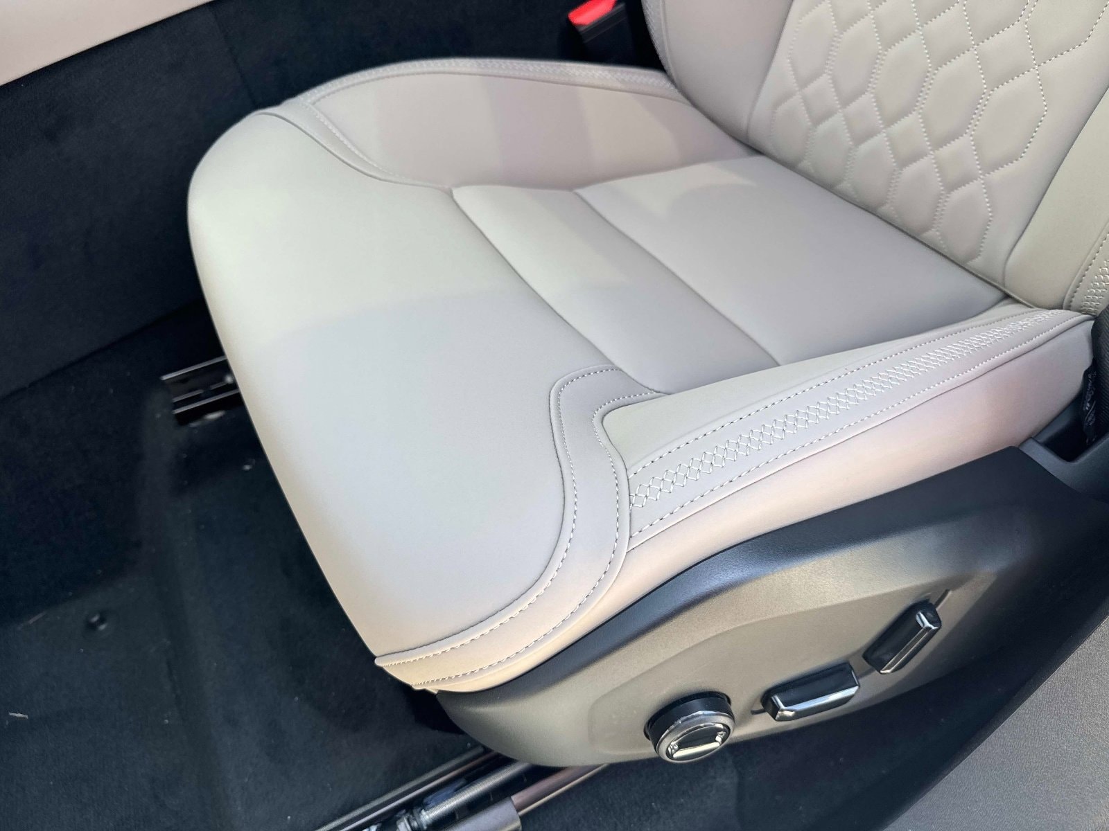 2026 Volvo XC90 Plus - Photo 17