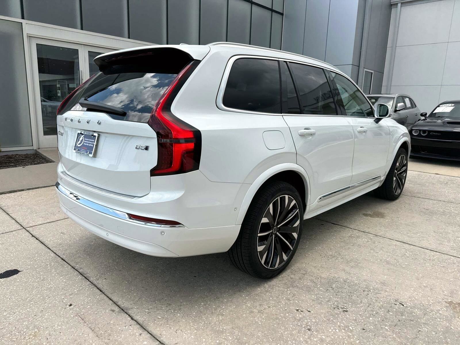 2026 Volvo XC90 B5 Plus photo 3