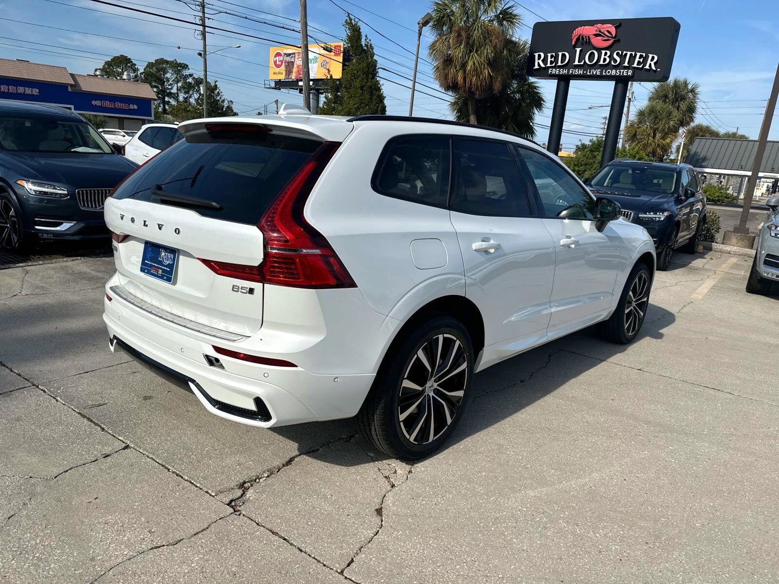 2025 Volvo XC60 B5 Plus photo 4