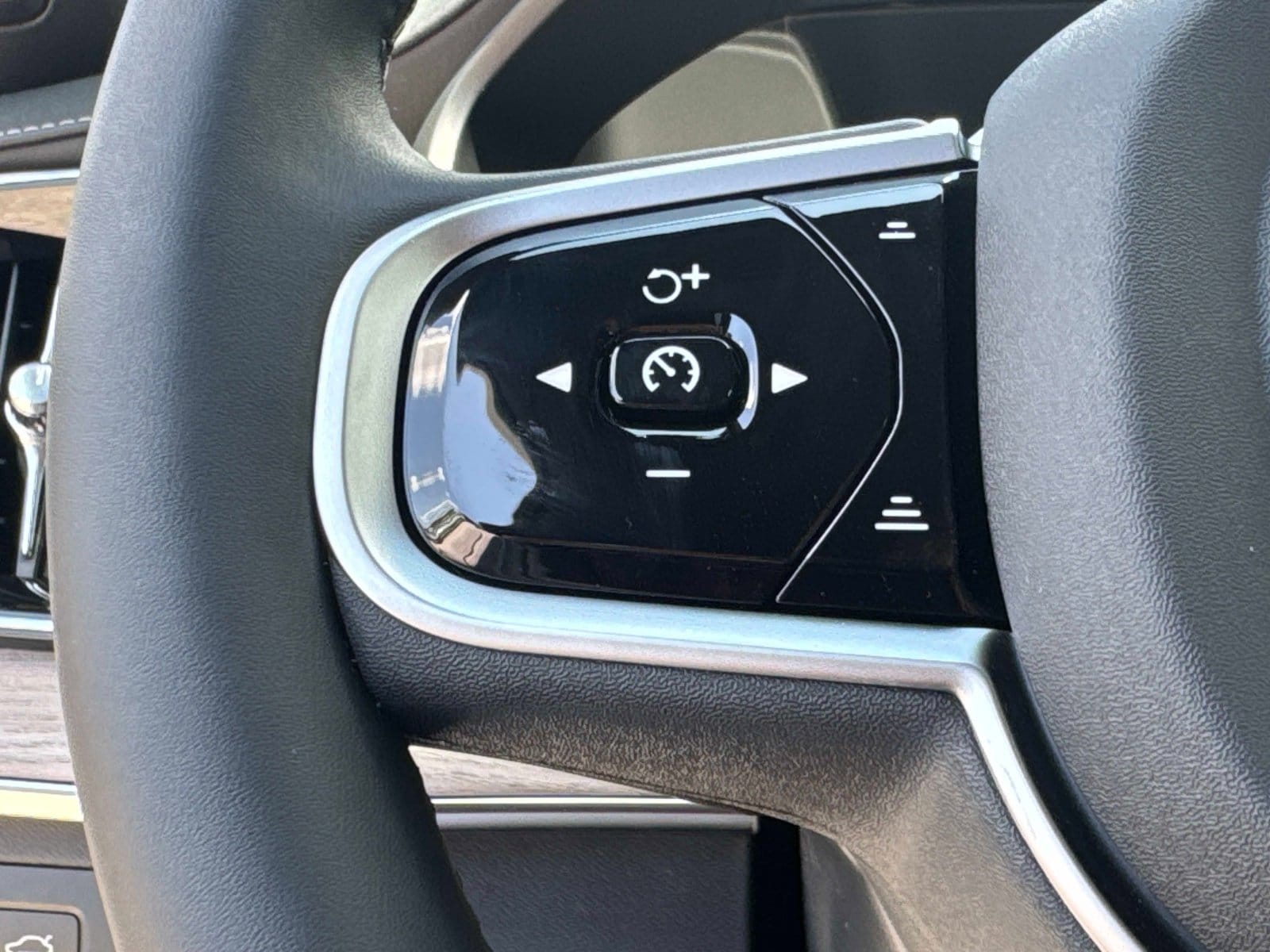 2026 Volvo XC90 Plus - Photo 31