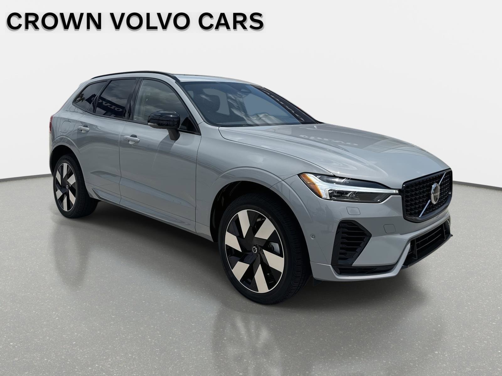 2025 Volvo XC60 Plus's photo