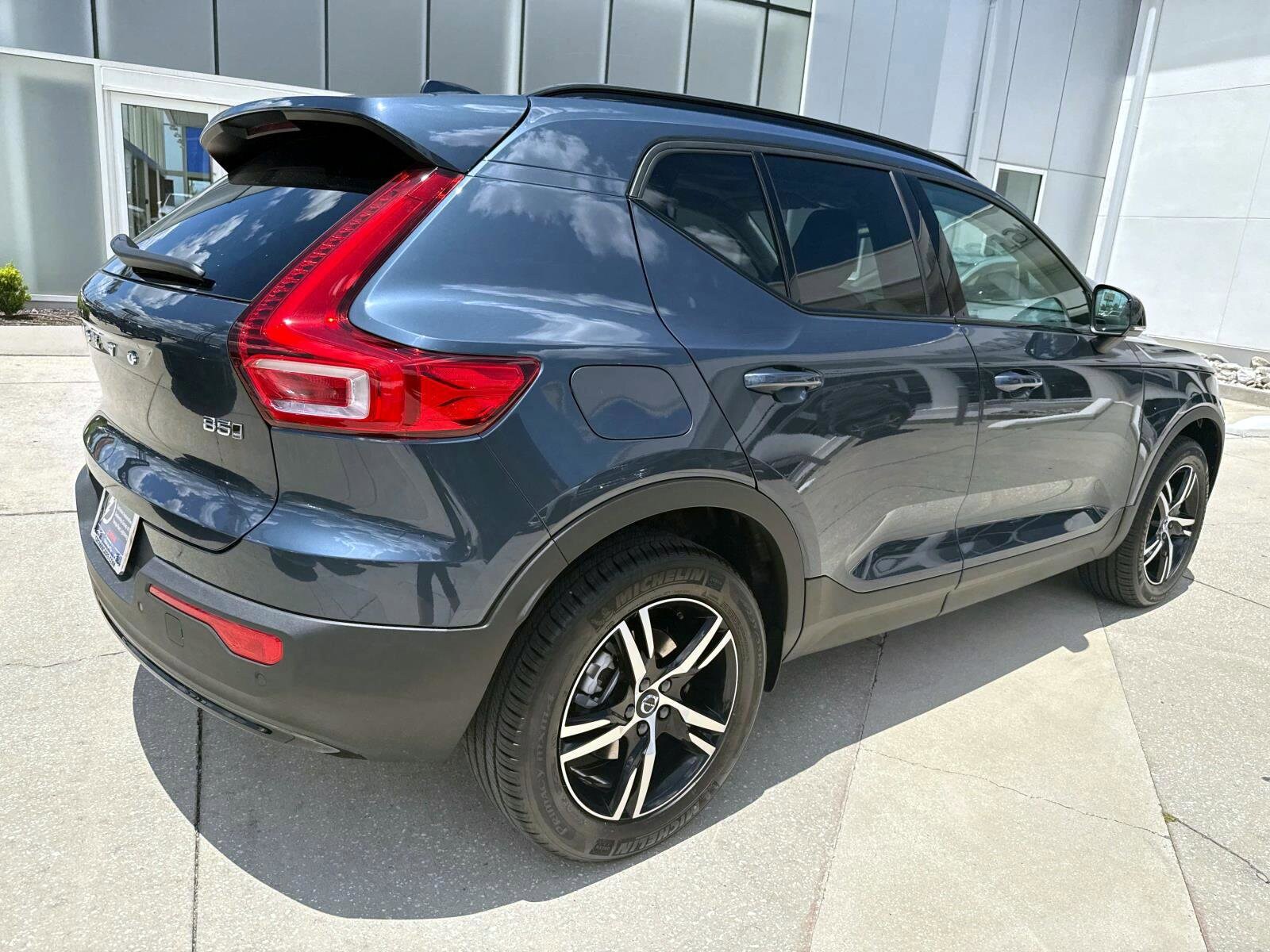 2026 Volvo XC40 Core photo 3