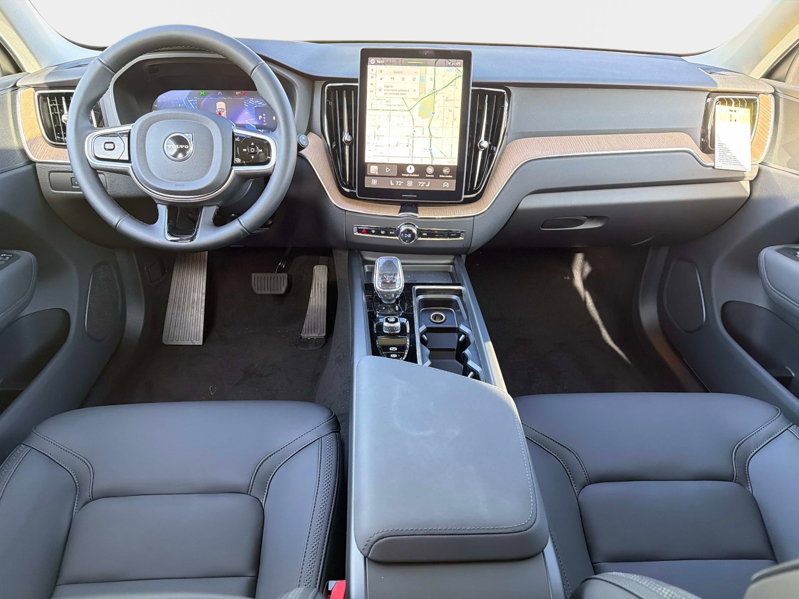 2026 Volvo XC60 Plus - Photo 12