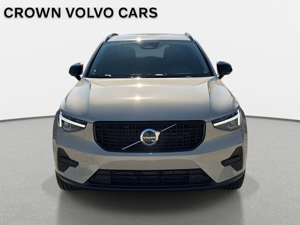 New 2026 Volvo XC40 B4 Core SUV