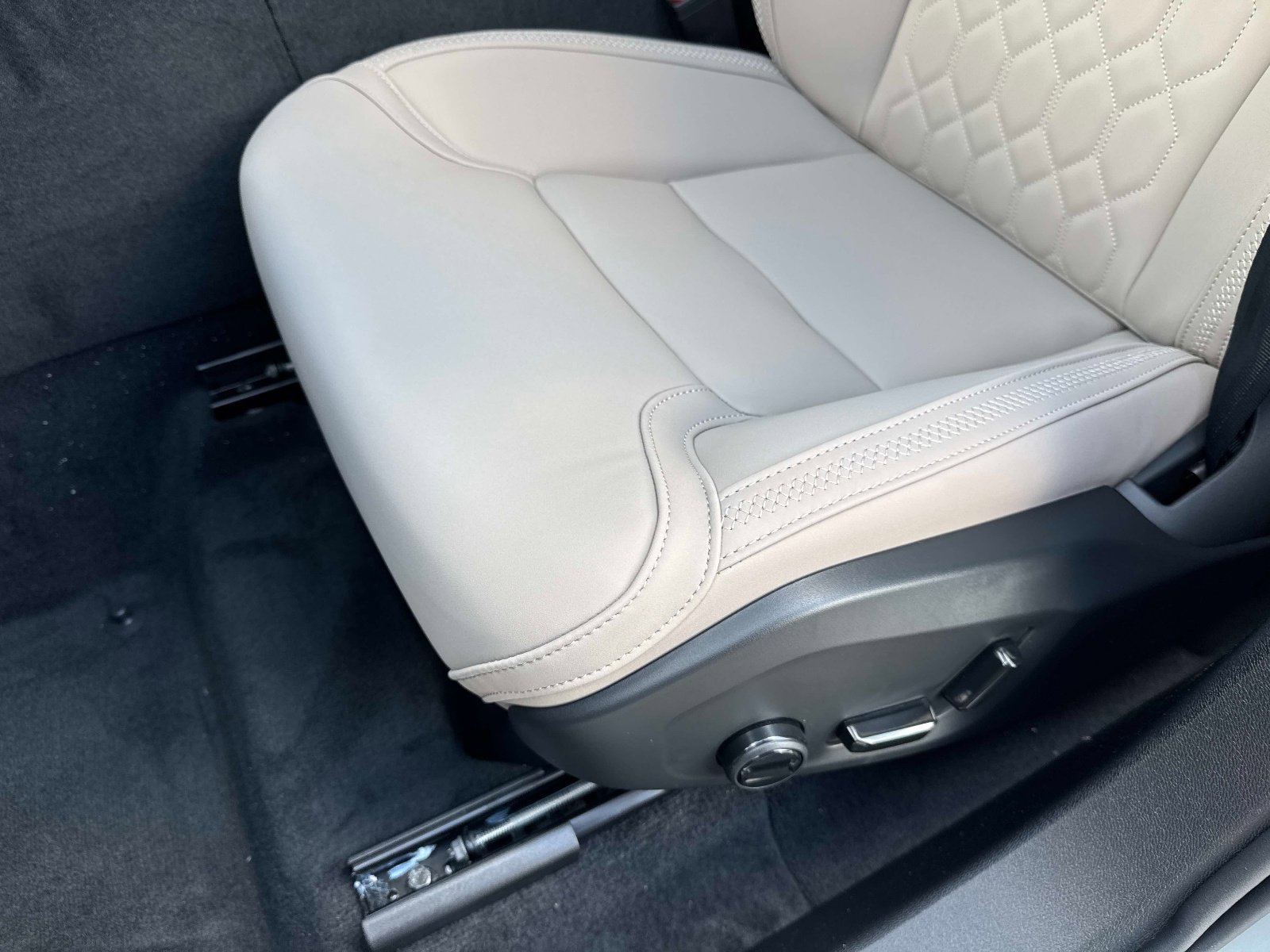 2026 Volvo XC60 Plus - Photo 16