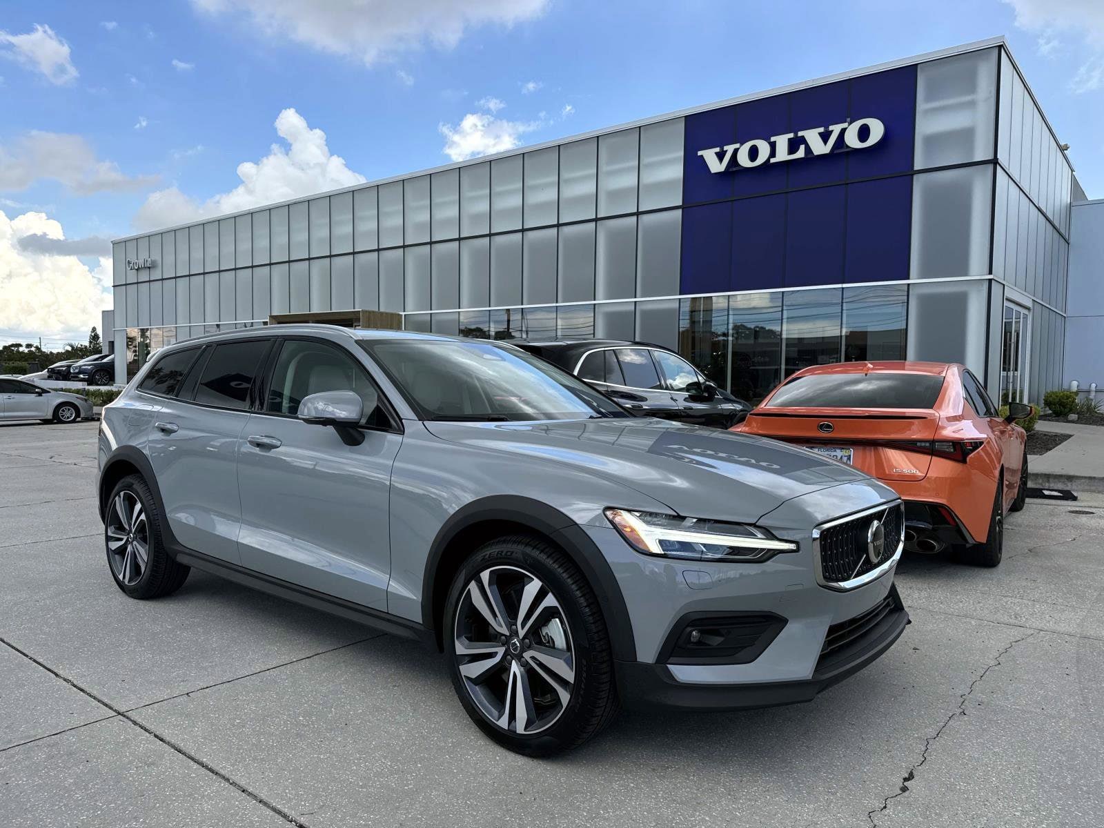 2026 Volvo V60 Cross Country Plus's photo