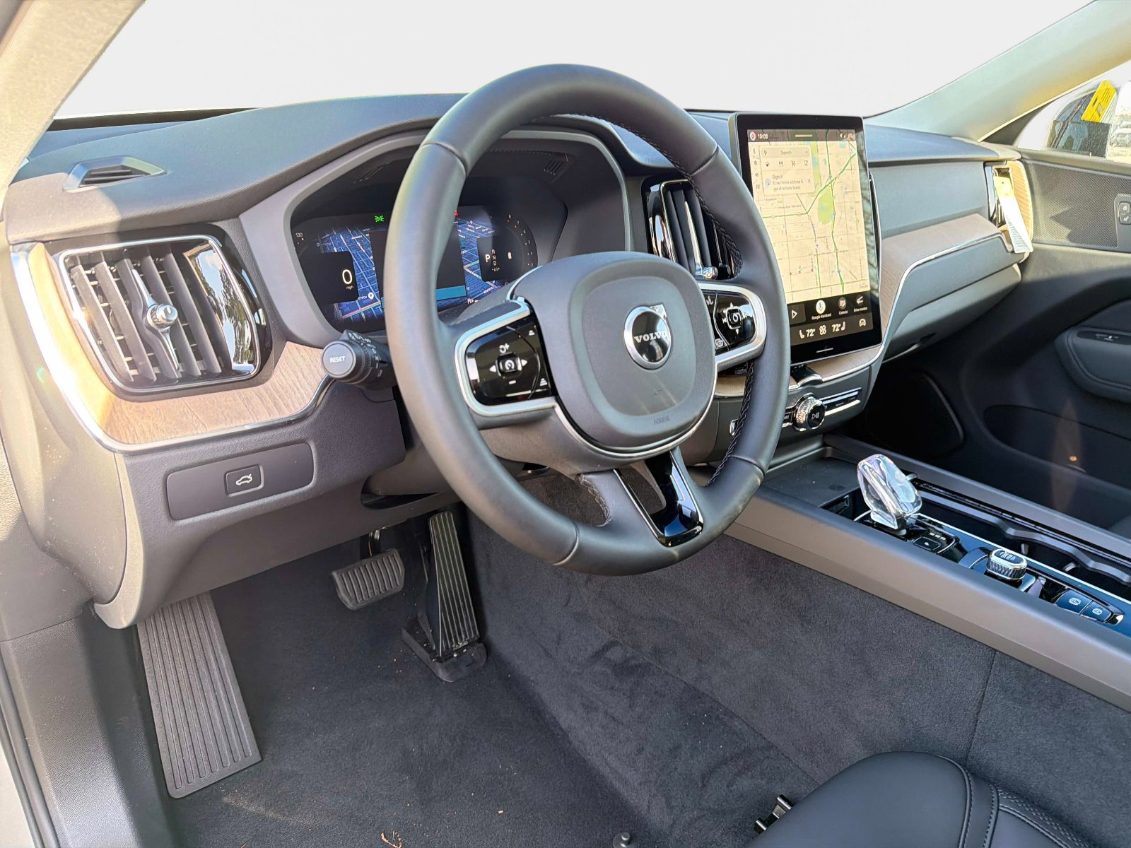 2026 Volvo XC60 Plus - Photo 18