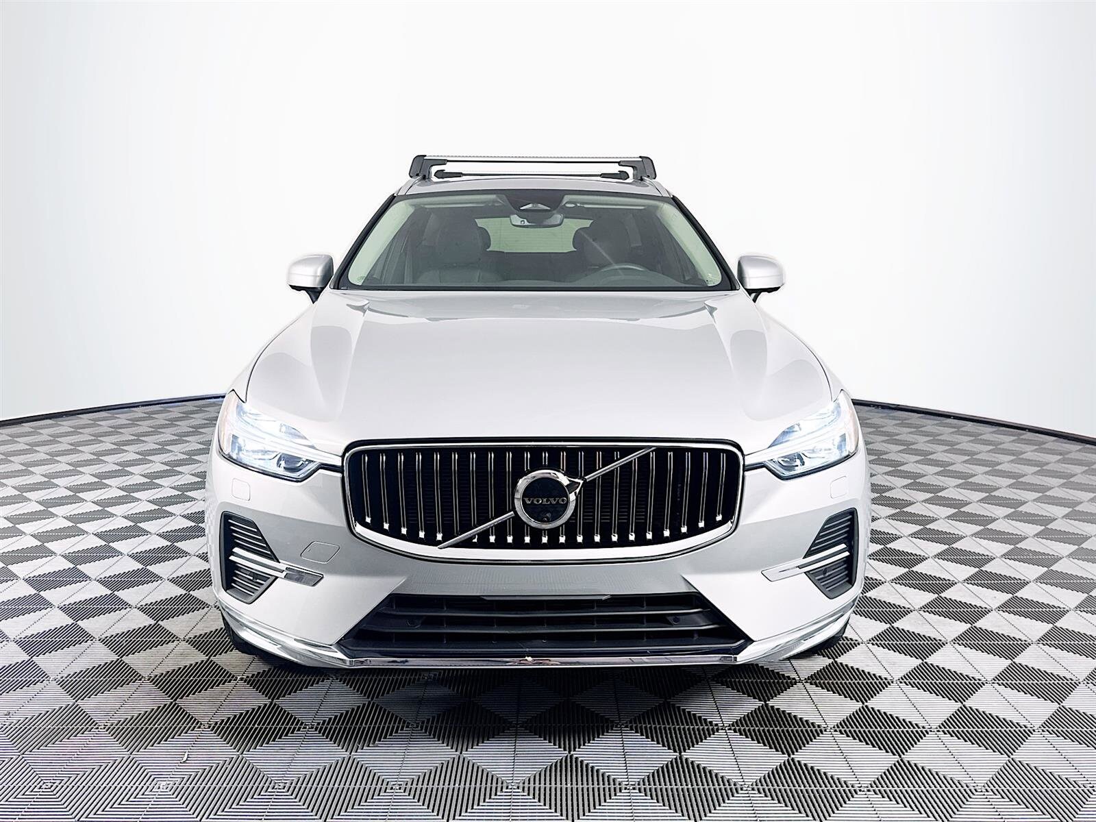2023 Volvo XC60 B5 Plus photo 2