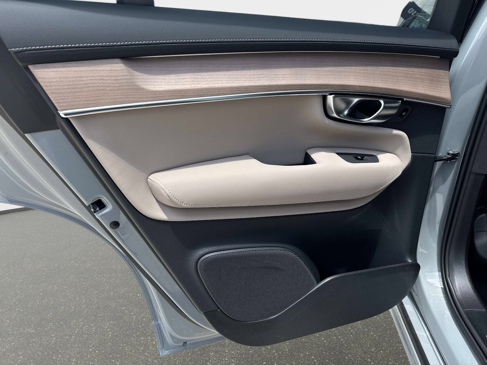 2026 Volvo XC90 Plus - Photo 11