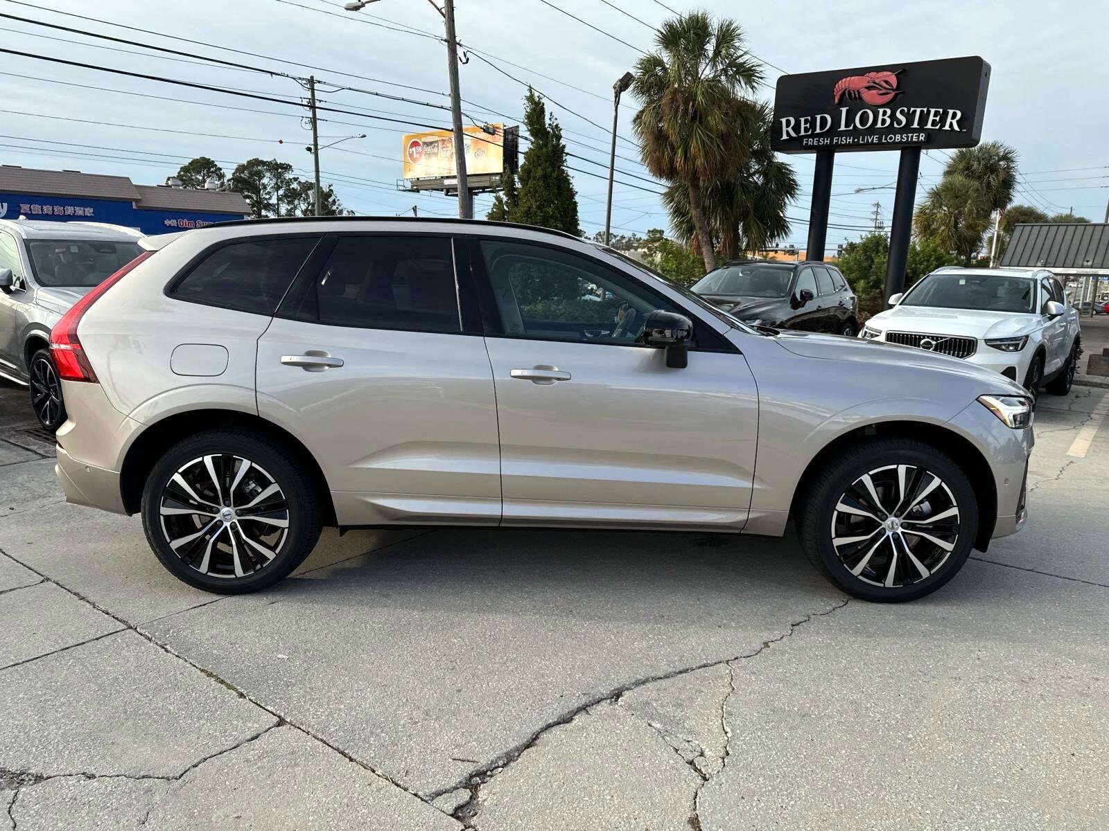 2025 Volvo XC60 B5 Plus photo 3