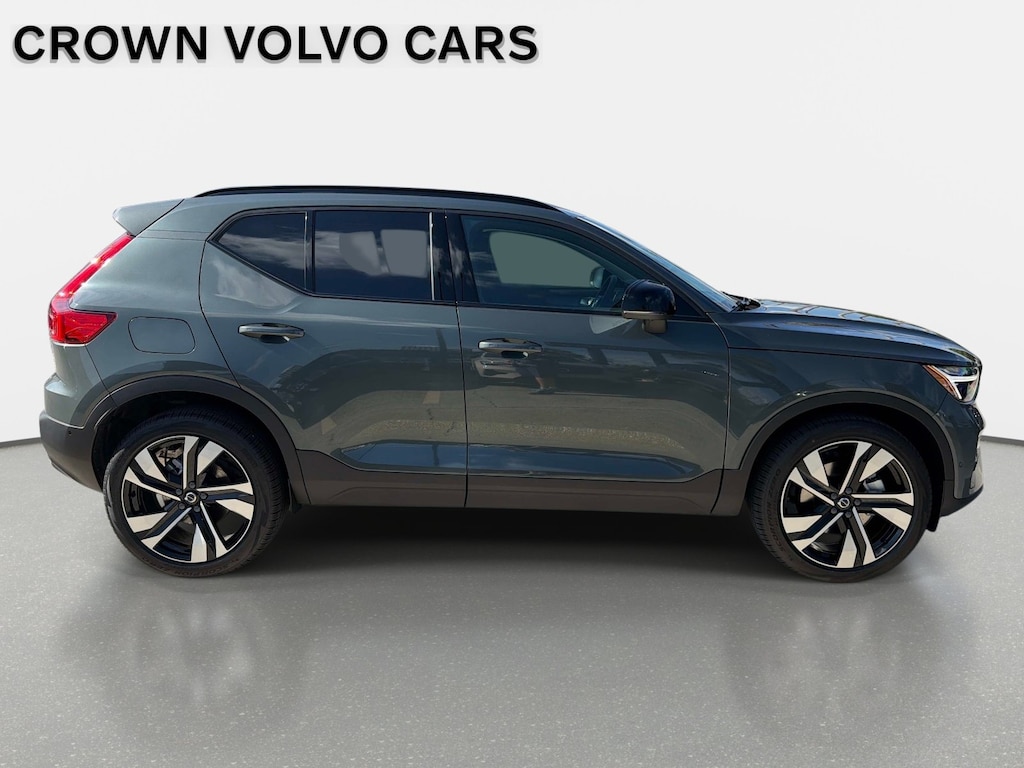 New 2026 Volvo XC40 B5 Plus SUV