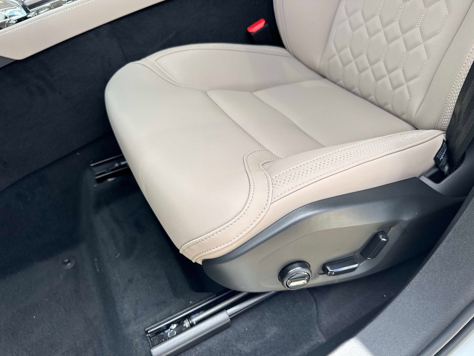 2026 Volvo XC90 Plus - Photo 17