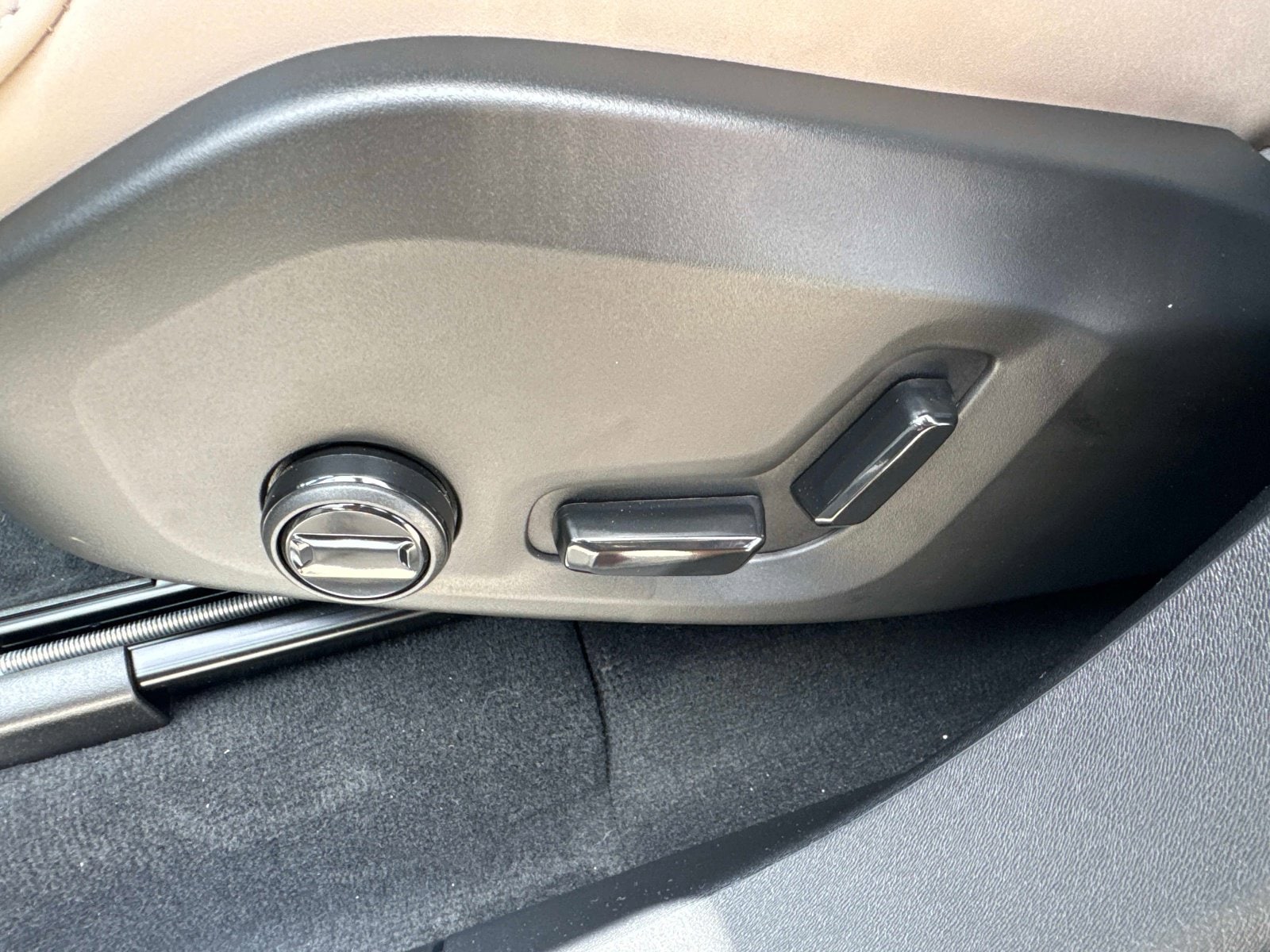2026 Volvo XC90 Plus - Photo 18
