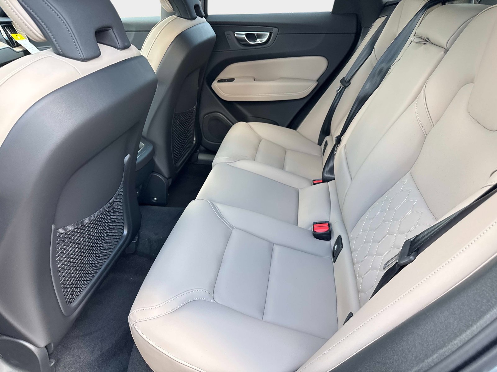 2026 Volvo XC60 Plus - Photo 12
