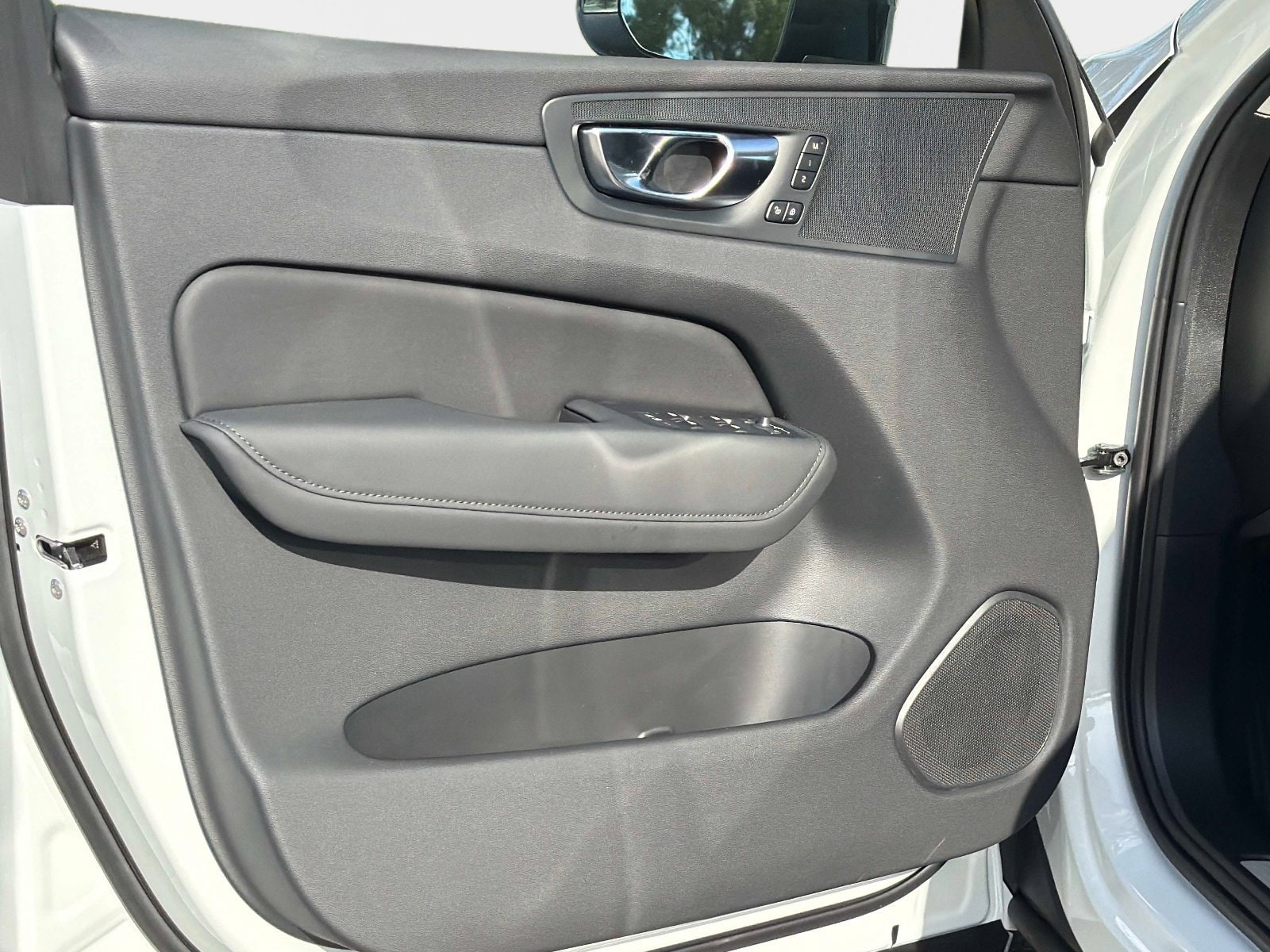 2026 Volvo XC60 Plus - Photo 13