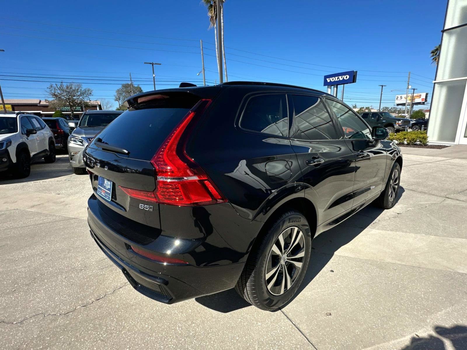 2025 Volvo XC60 B5 Core photo 3