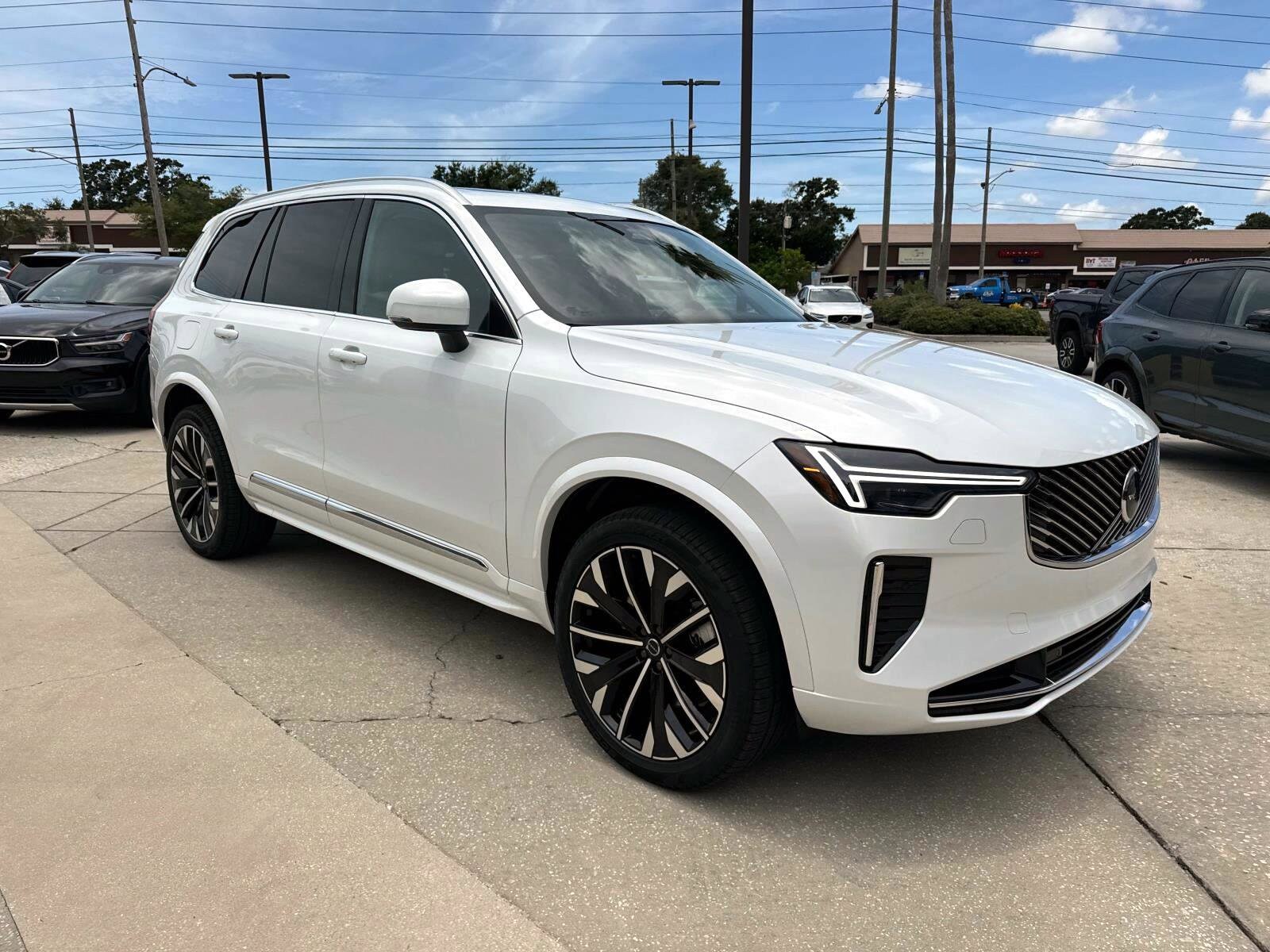 2026 Volvo XC90 T8 Core photo 2