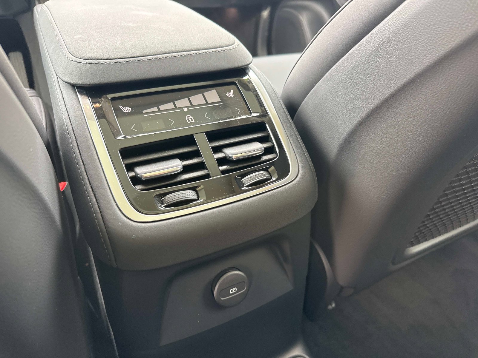 2026 Volvo XC90 Core - Photo 12