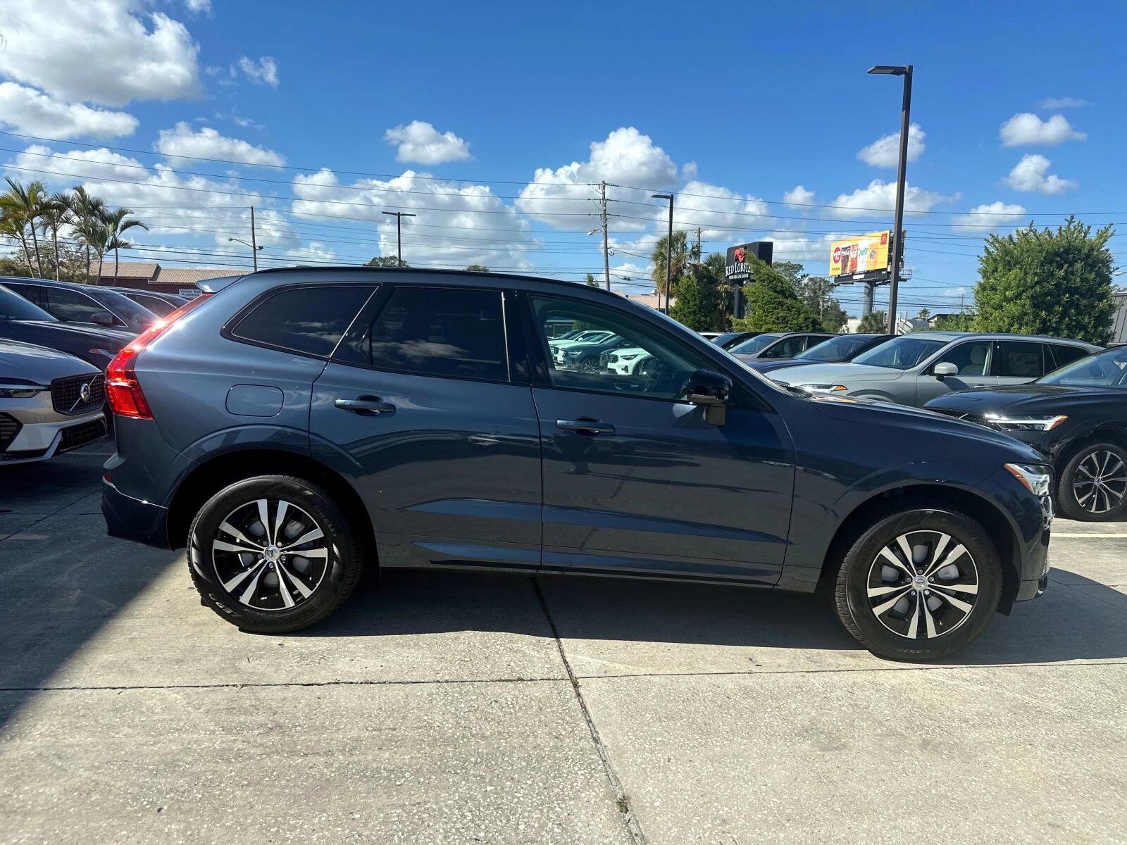 2025 Volvo XC60 B5 Core photo 3