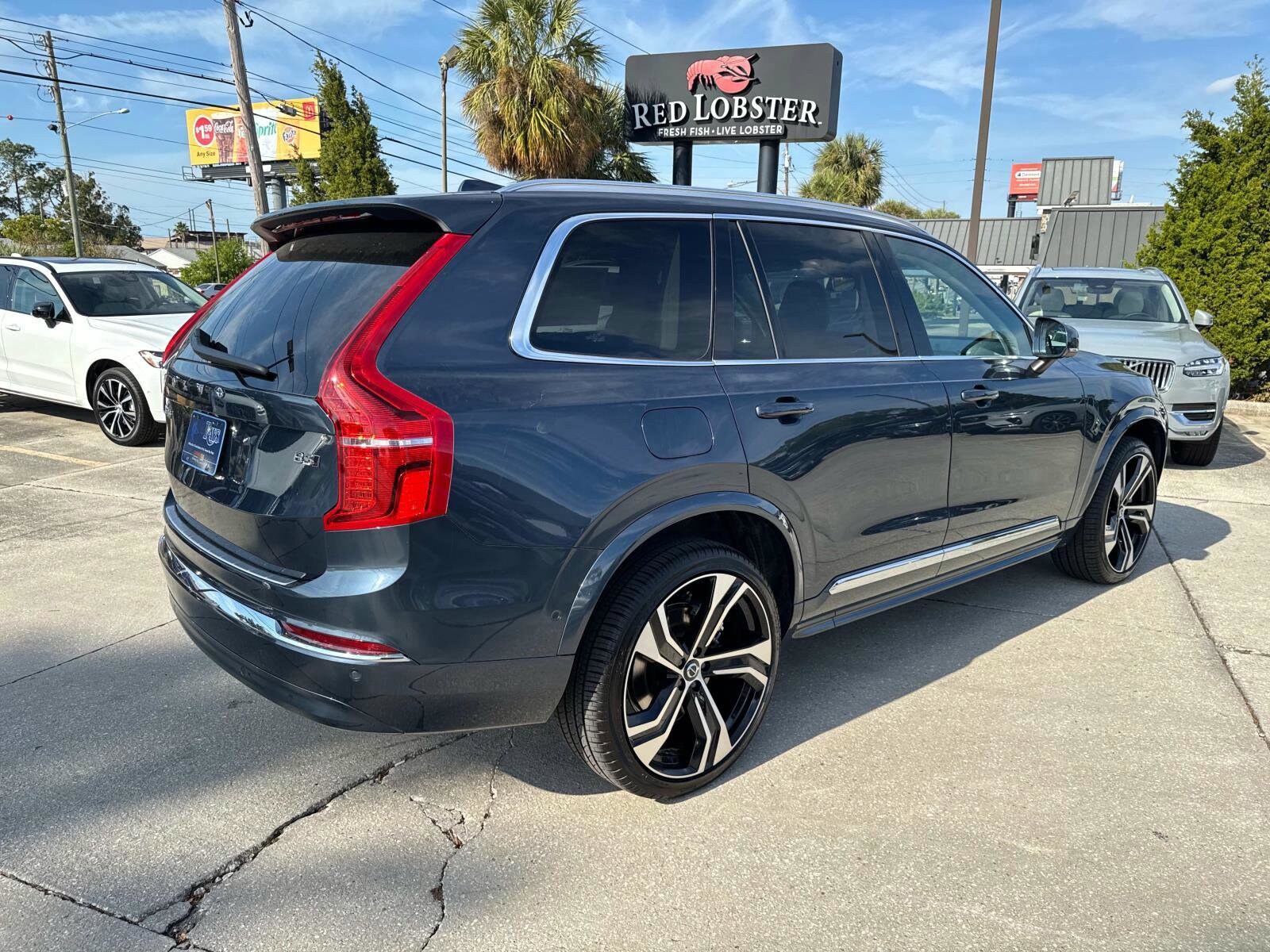 2025 Volvo XC90 B5 photo 4