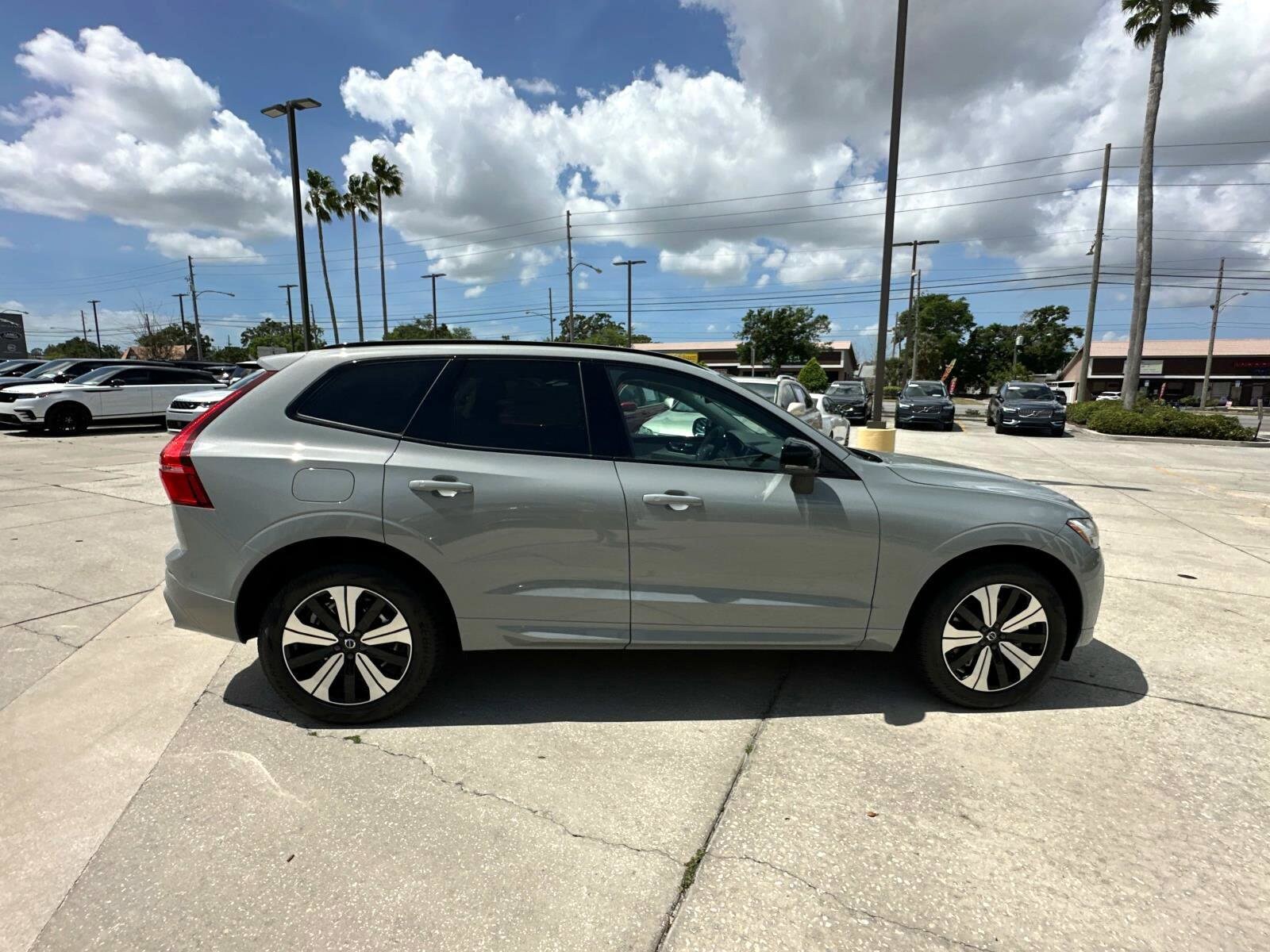 2025 Volvo XC60 T8 Core photo 2