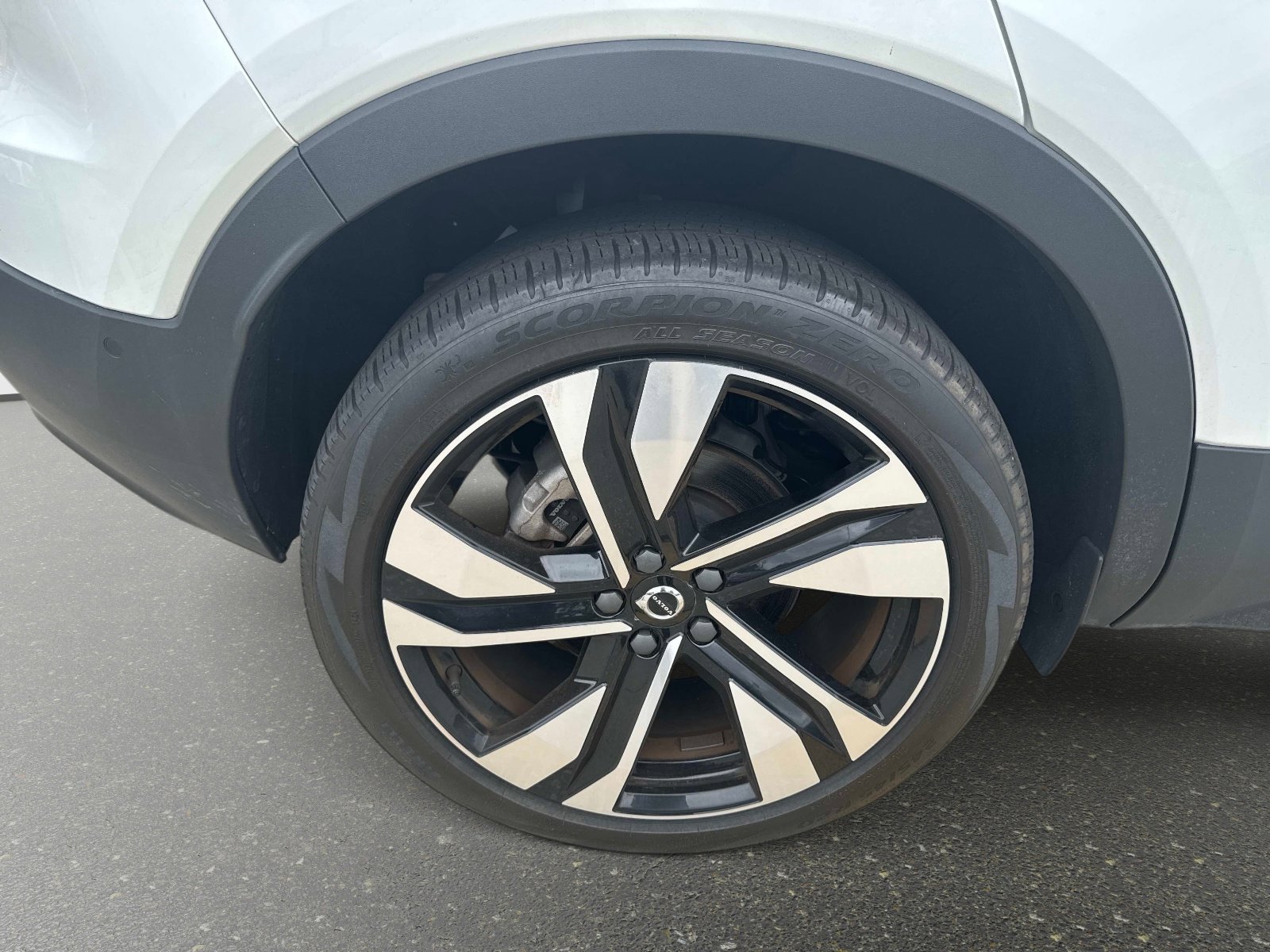 2025 Volvo XC40 Ultra - Photo 7