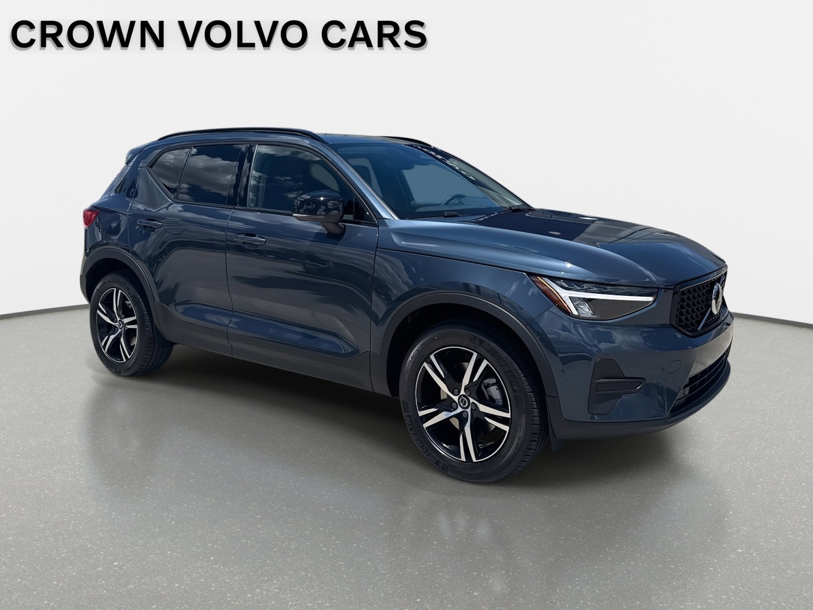 2026 Volvo XC40 Core's photo