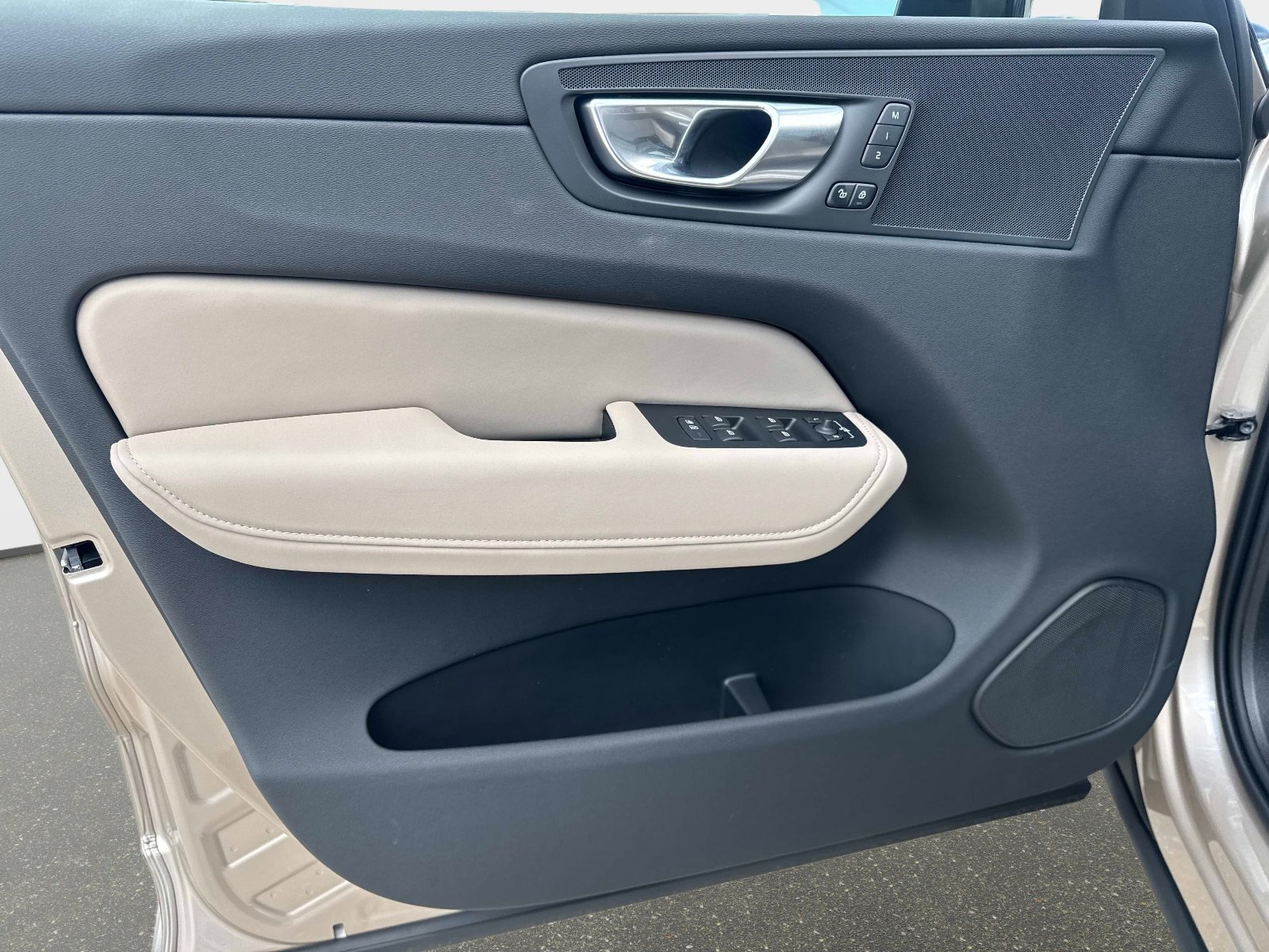 2026 Volvo XC60 Plus - Photo 15