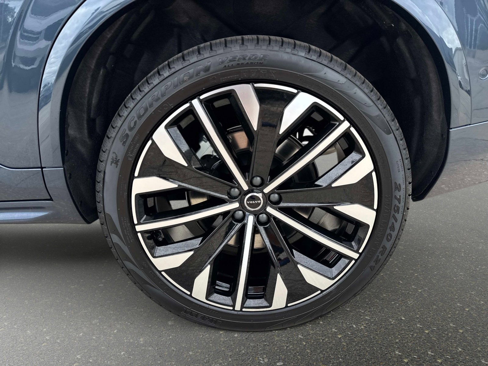 2026 Volvo XC90 Plus - Photo 9