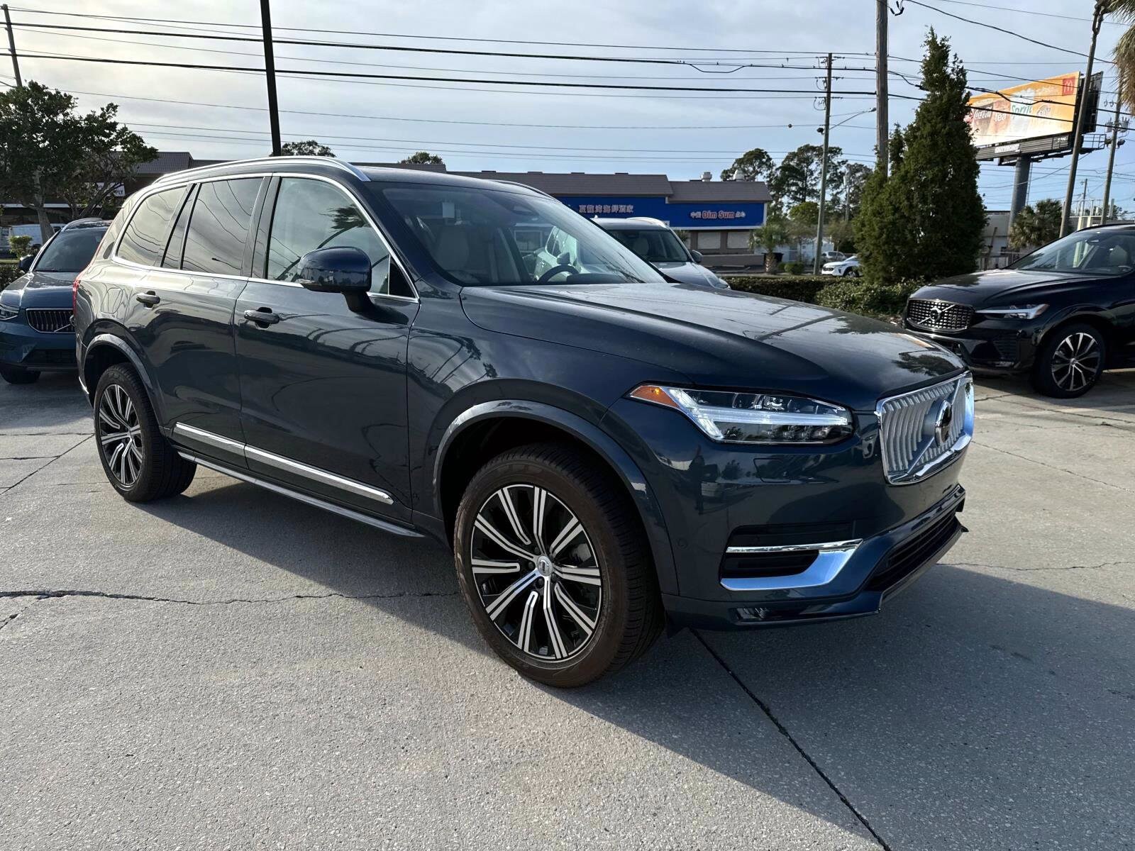 2025 Volvo XC90 Plus photo 2